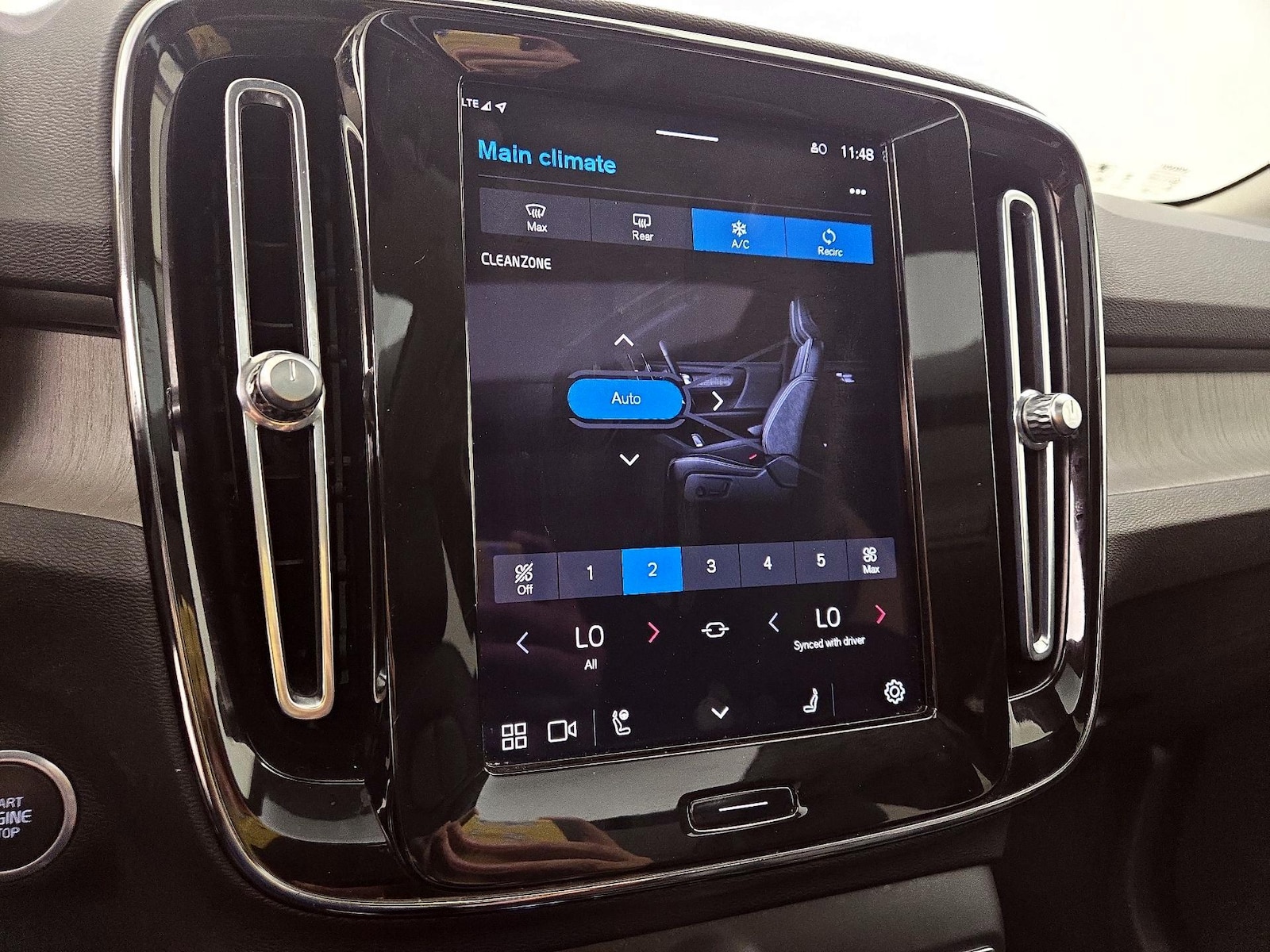 2023 Volvo XC40 Plus - Photo 18