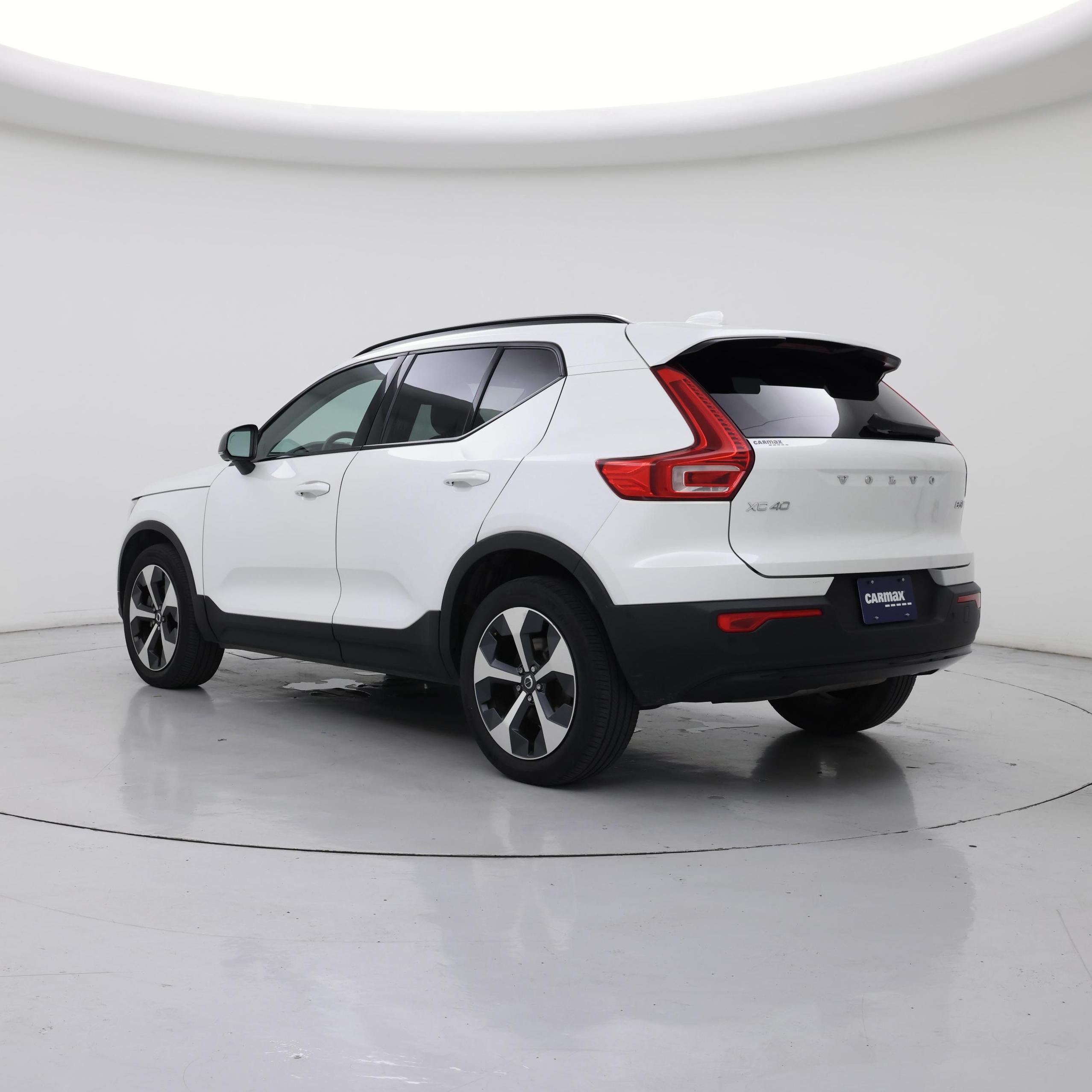 Thumbnail: 2023 Volvo XC40 - 2