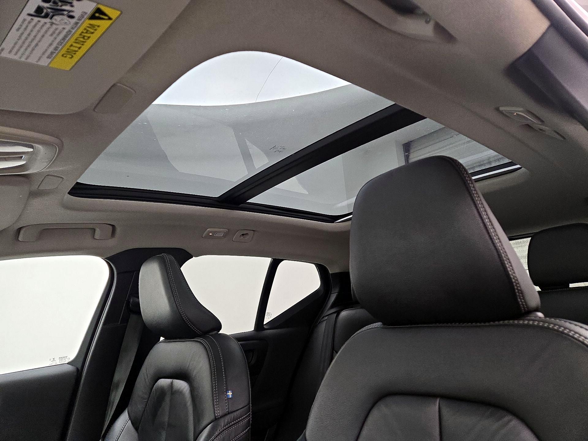 Thumbnail: 2023 Volvo XC40 - 20