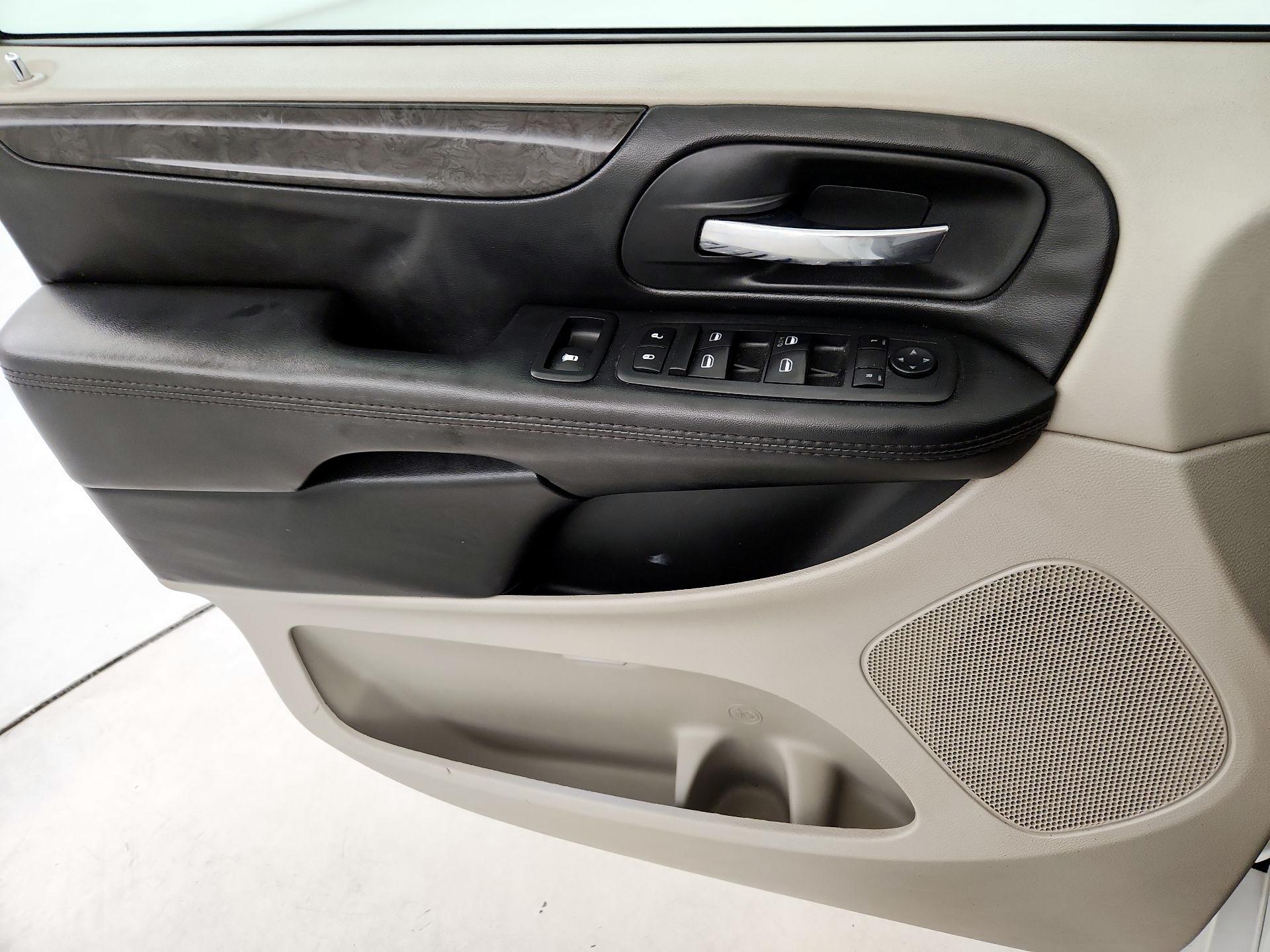 Thumbnail: 2019 Dodge Grand Caravan - 12