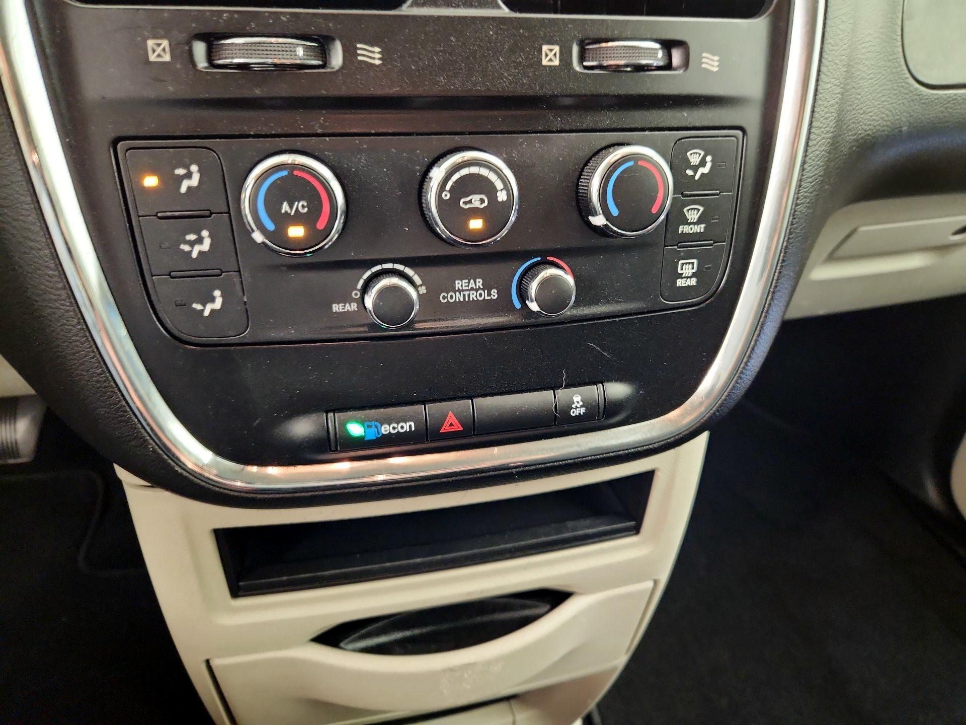 Thumbnail: 2019 Dodge Grand Caravan - 16