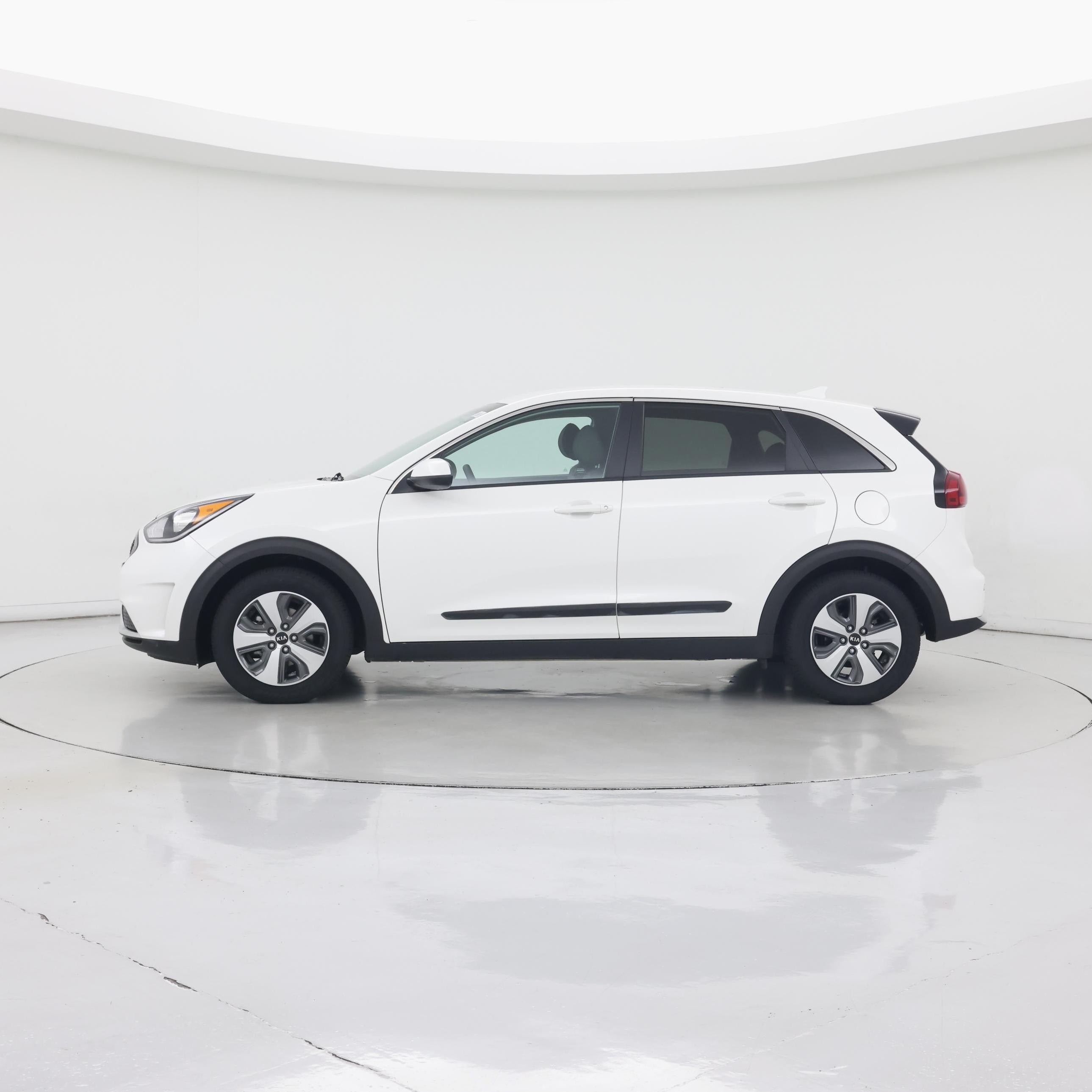 Thumbnail: 2018 Kia Niro - 3