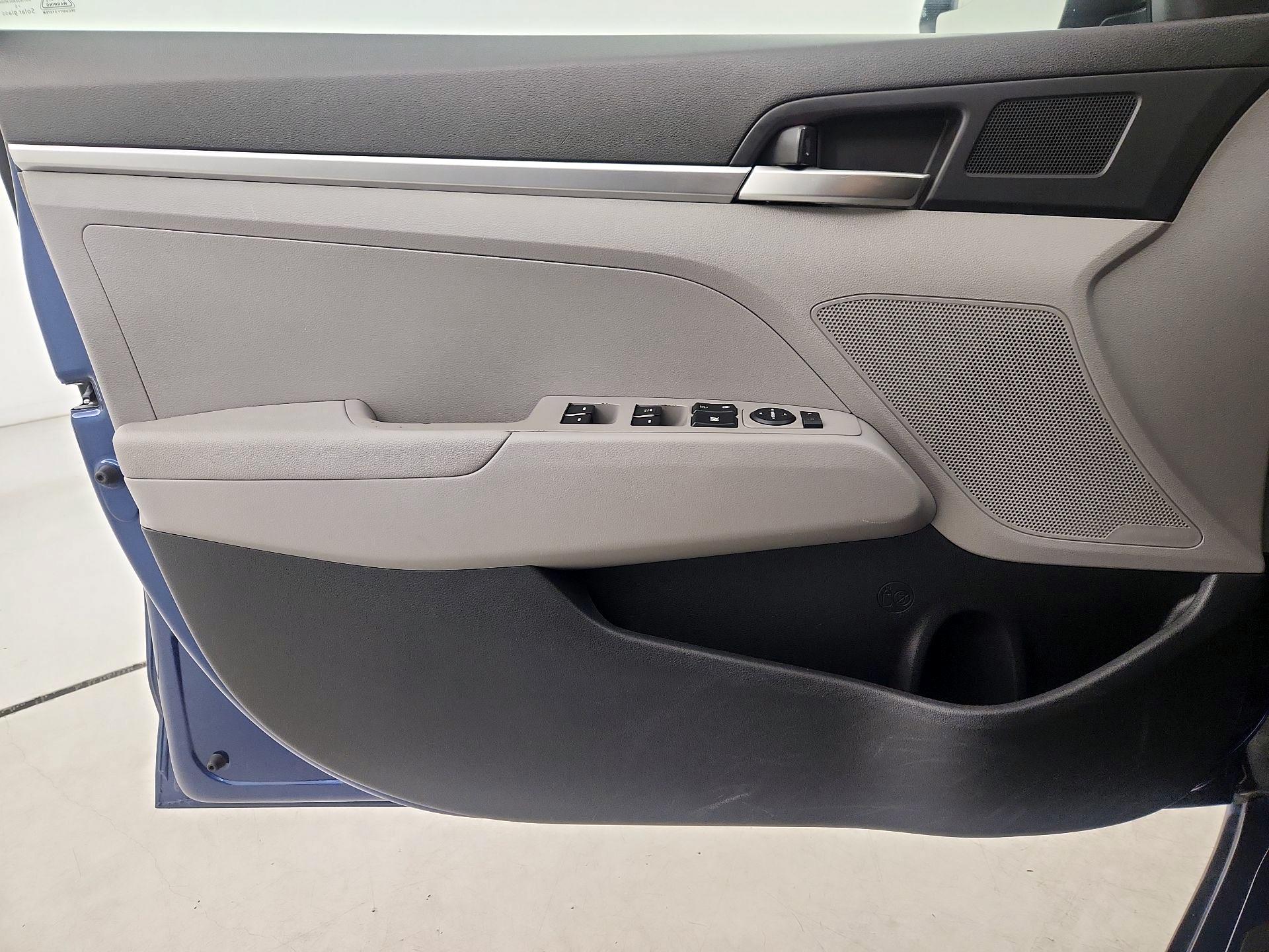 Thumbnail: 2020 Hyundai Elantra - 12