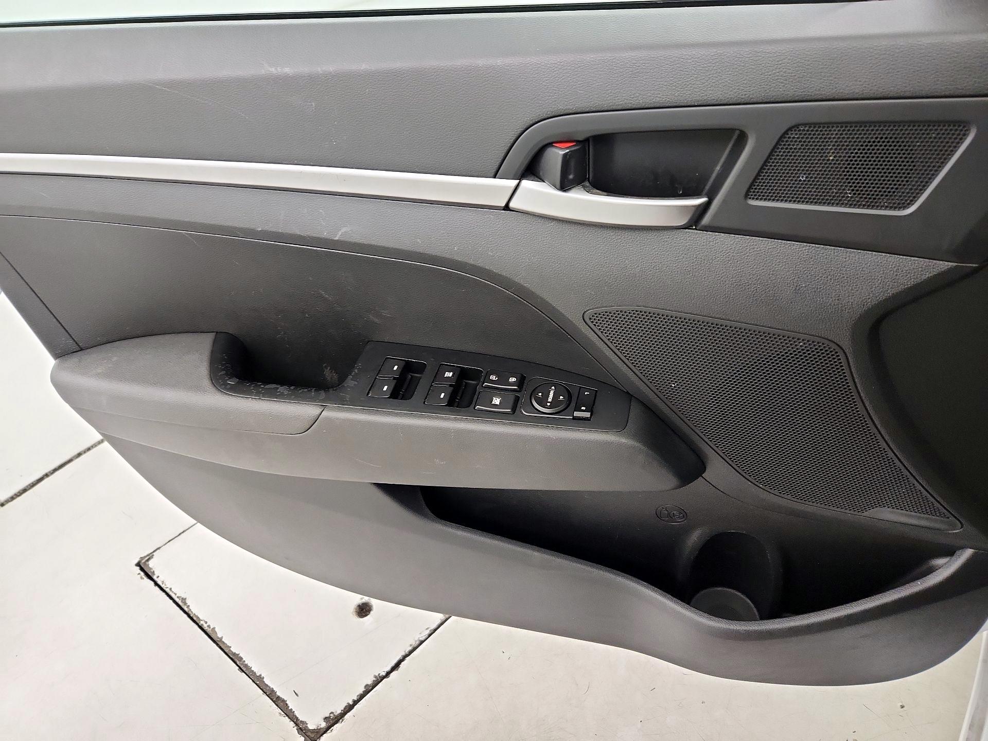 Thumbnail: 2019 Hyundai Elantra - 12