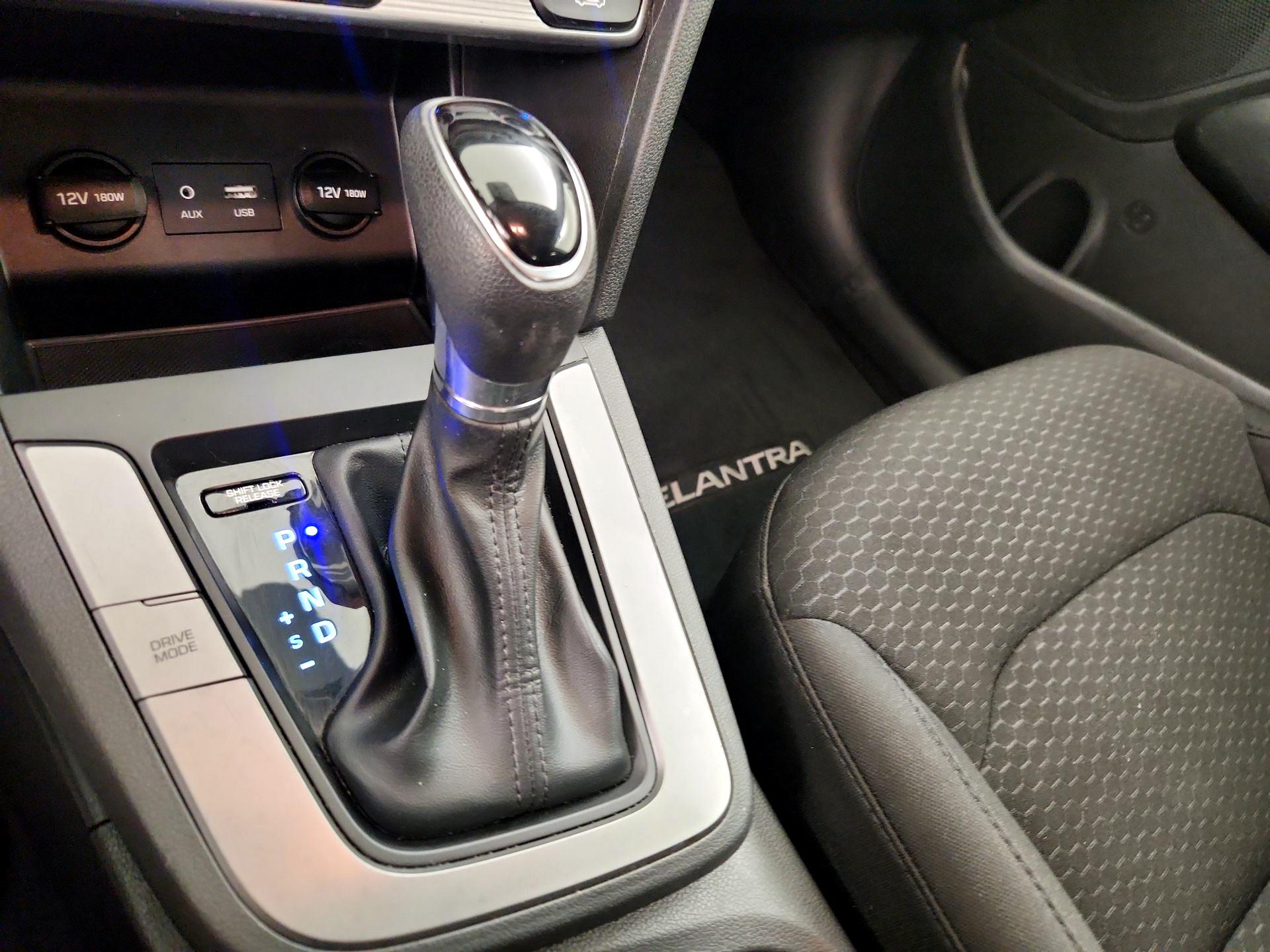 Thumbnail: 2019 Hyundai Elantra - 17