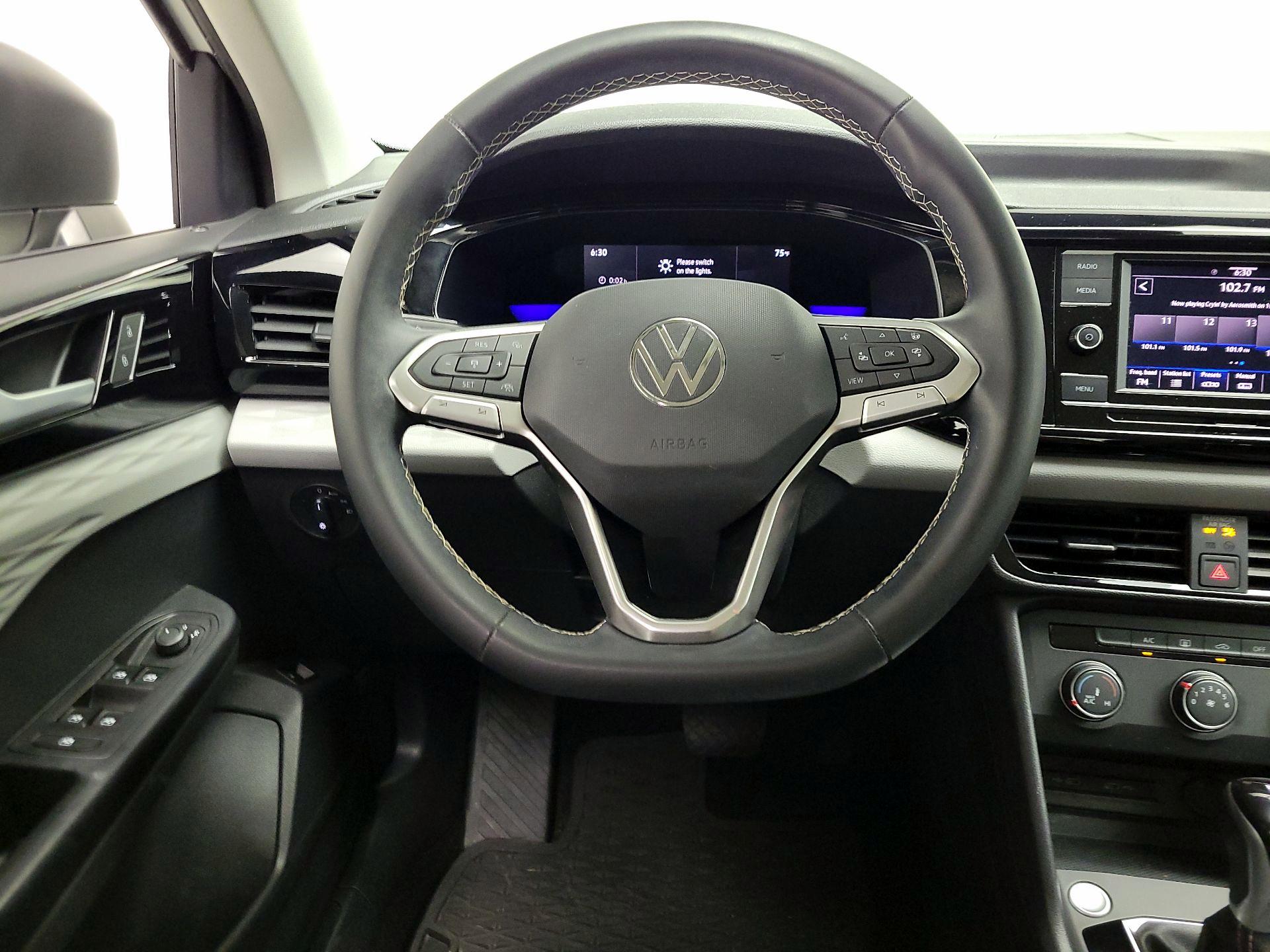 Thumbnail: 2022 Volkswagen Taos - 10