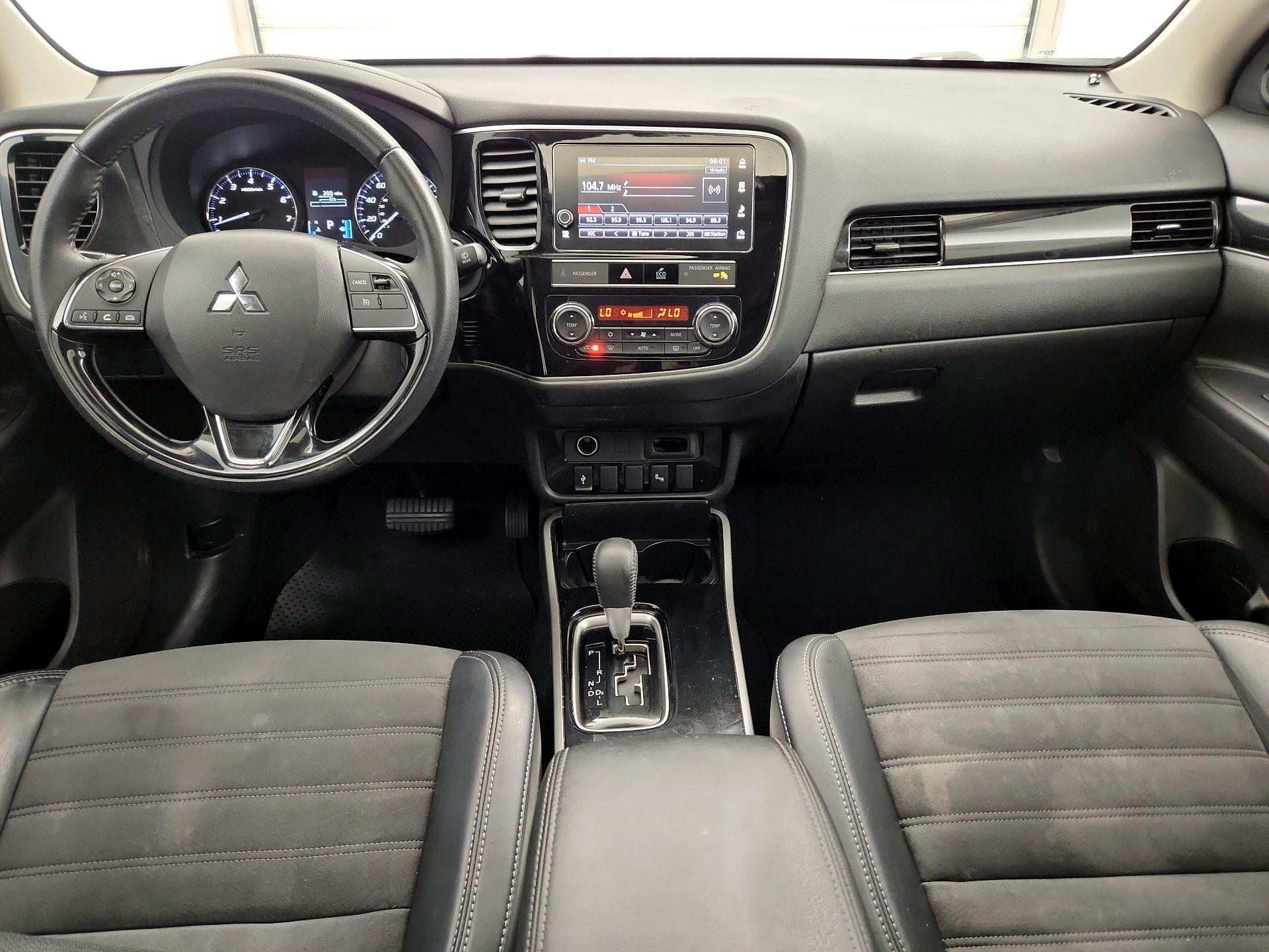 Thumbnail: 2019 Mitsubishi Outlander - 9