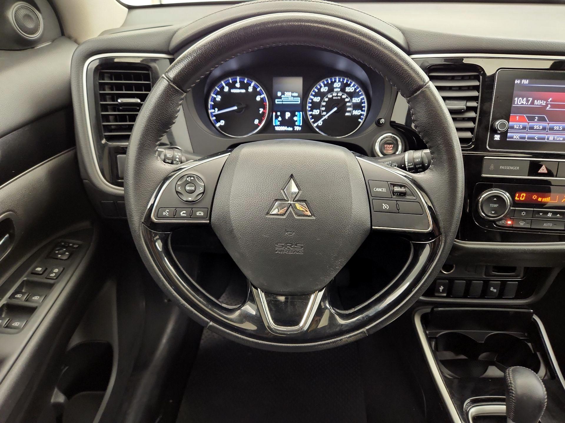 Thumbnail: 2019 Mitsubishi Outlander - 10