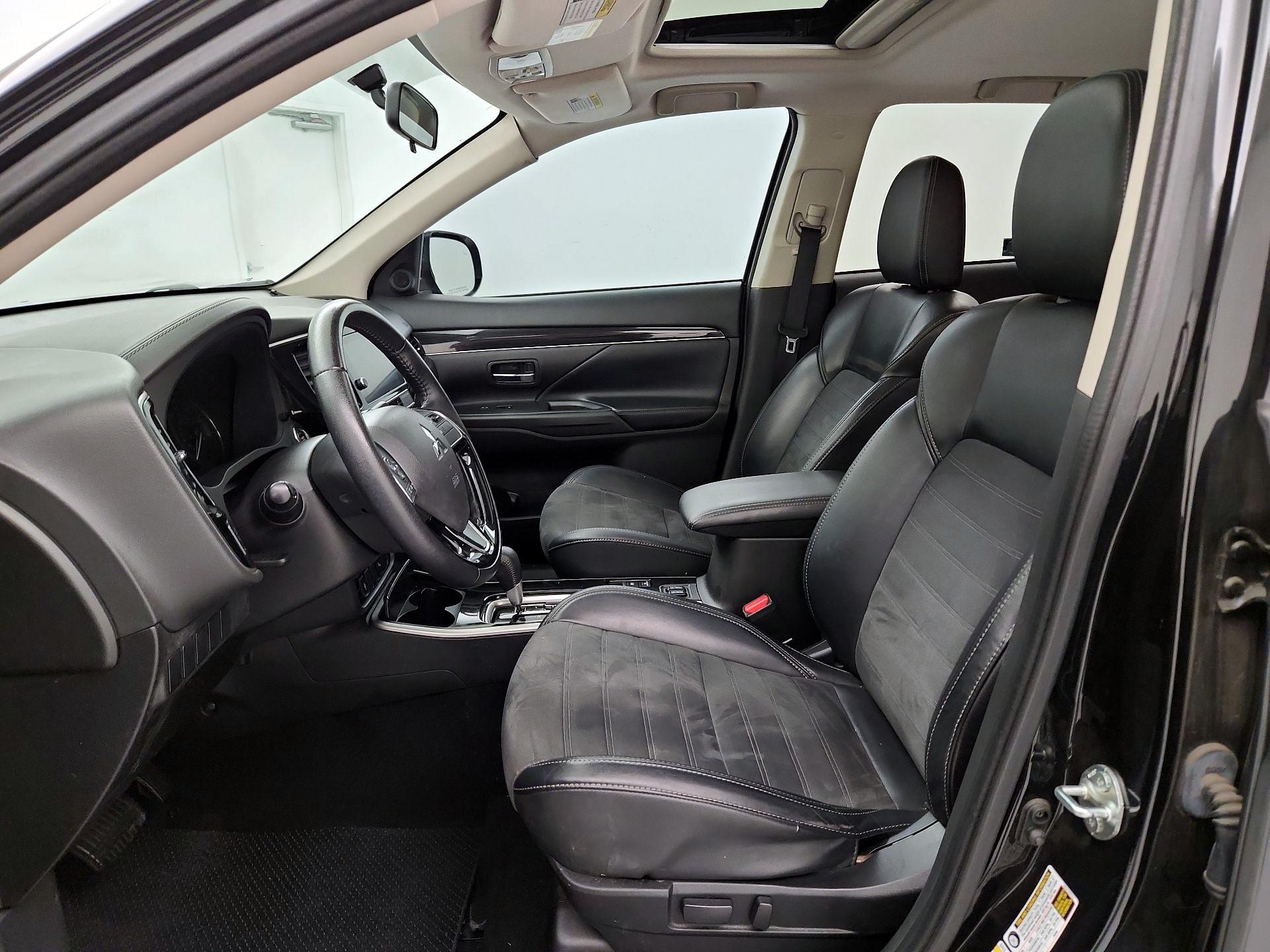 Thumbnail: 2019 Mitsubishi Outlander - 11