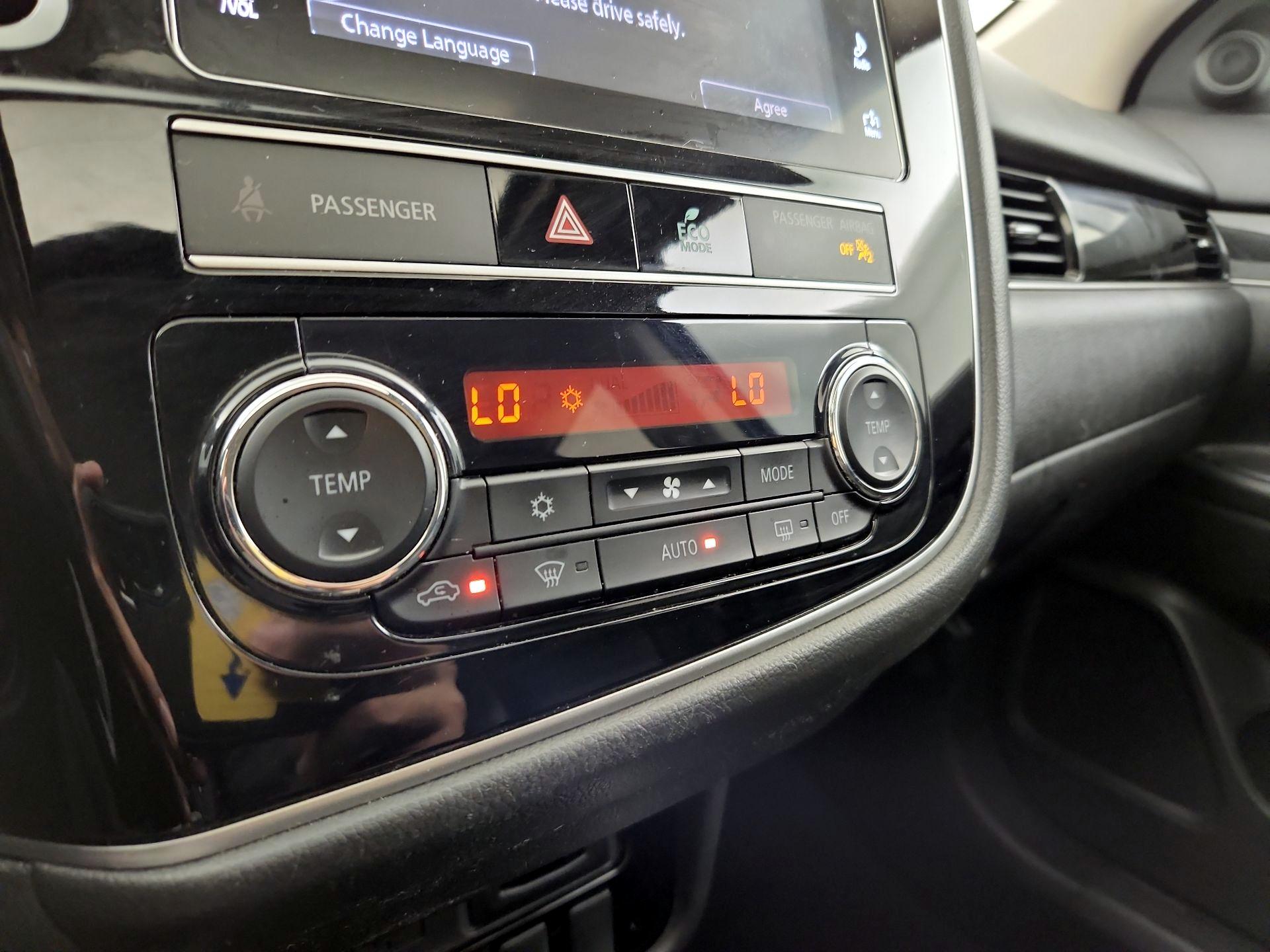 Thumbnail: 2019 Mitsubishi Outlander - 15