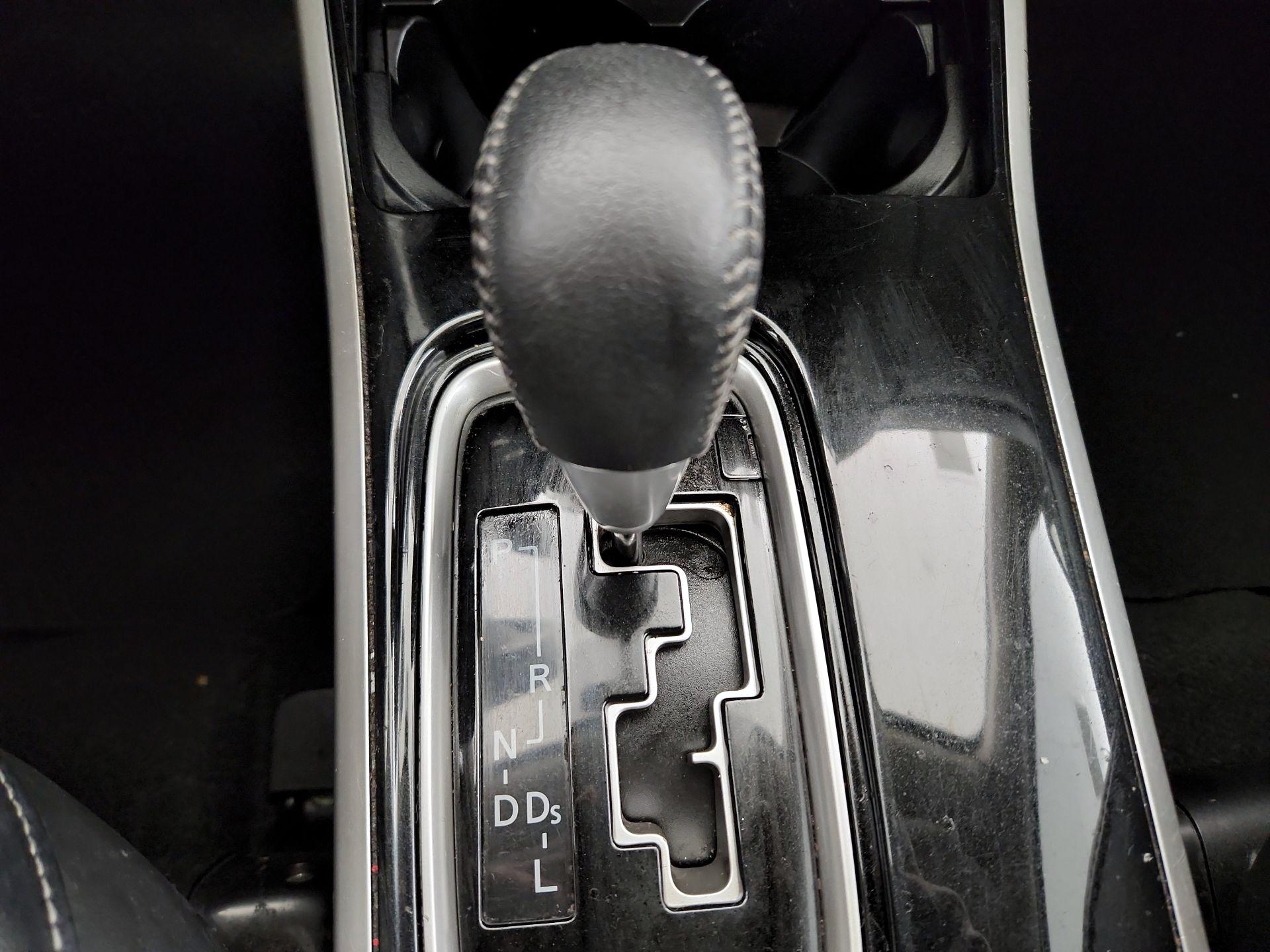 Thumbnail: 2019 Mitsubishi Outlander - 16