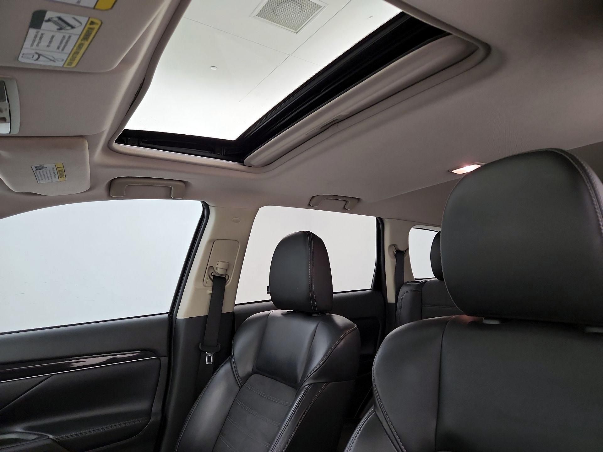 Thumbnail: 2019 Mitsubishi Outlander - 18