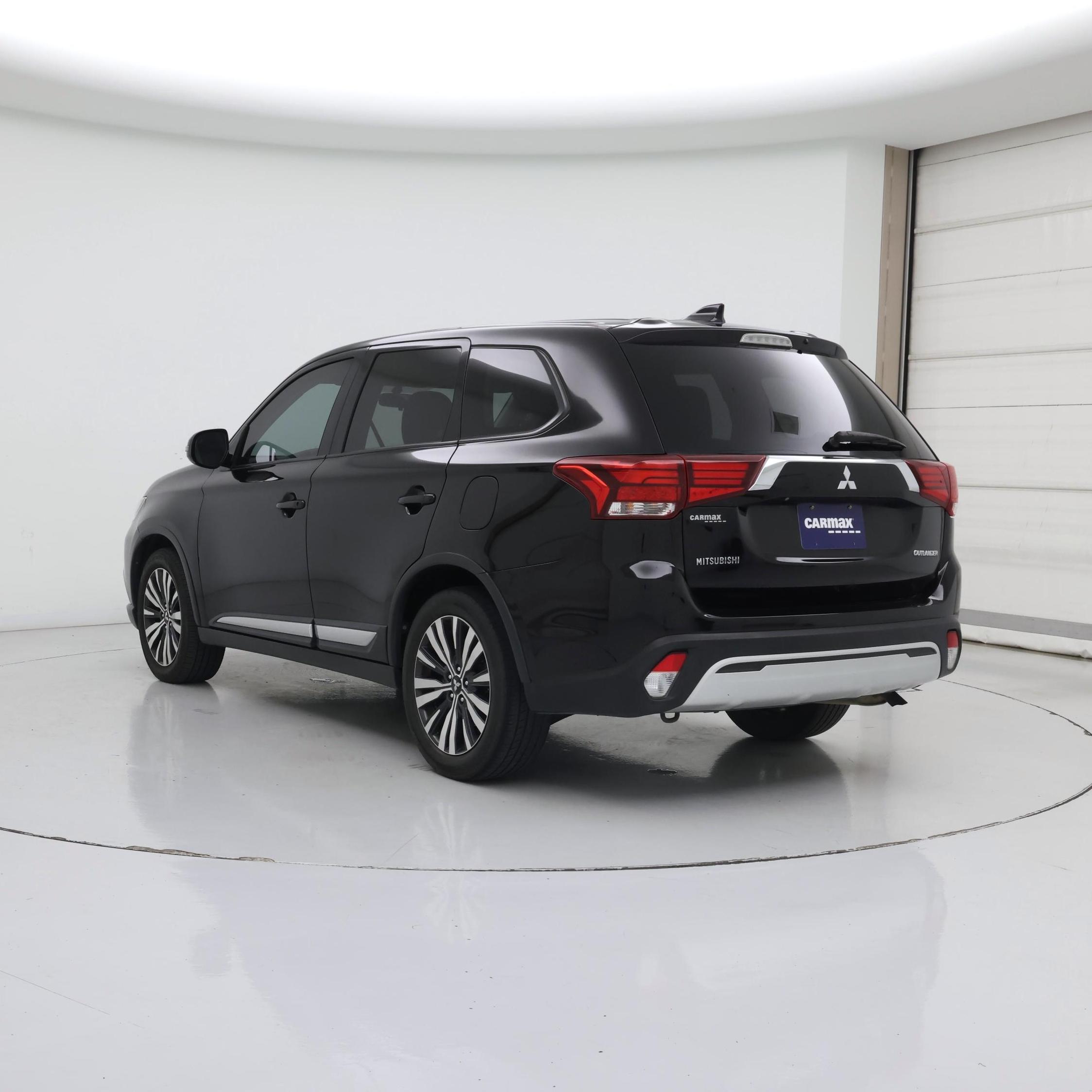 Thumbnail: 2019 Mitsubishi Outlander - 2