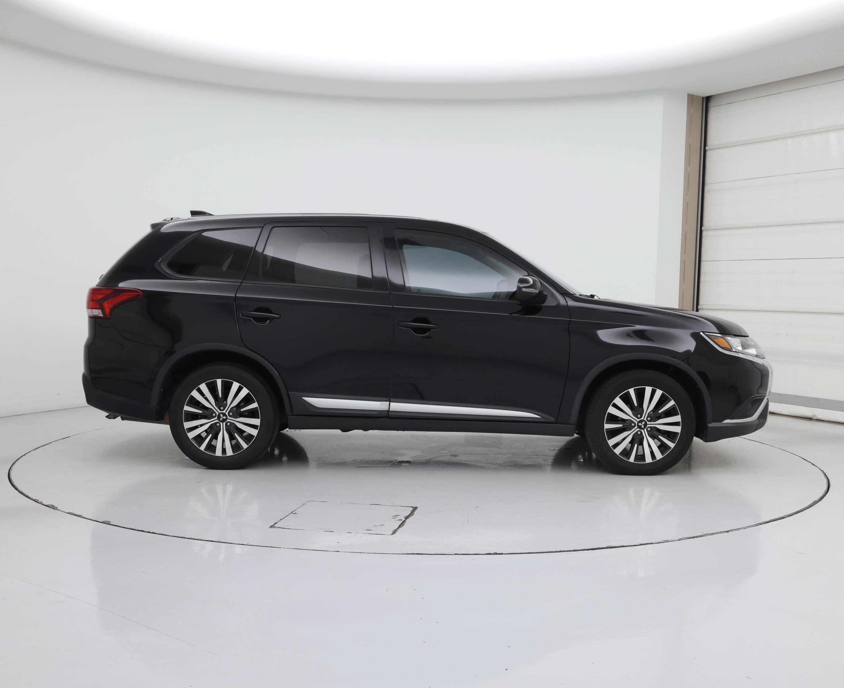 Thumbnail: 2019 Mitsubishi Outlander - 7
