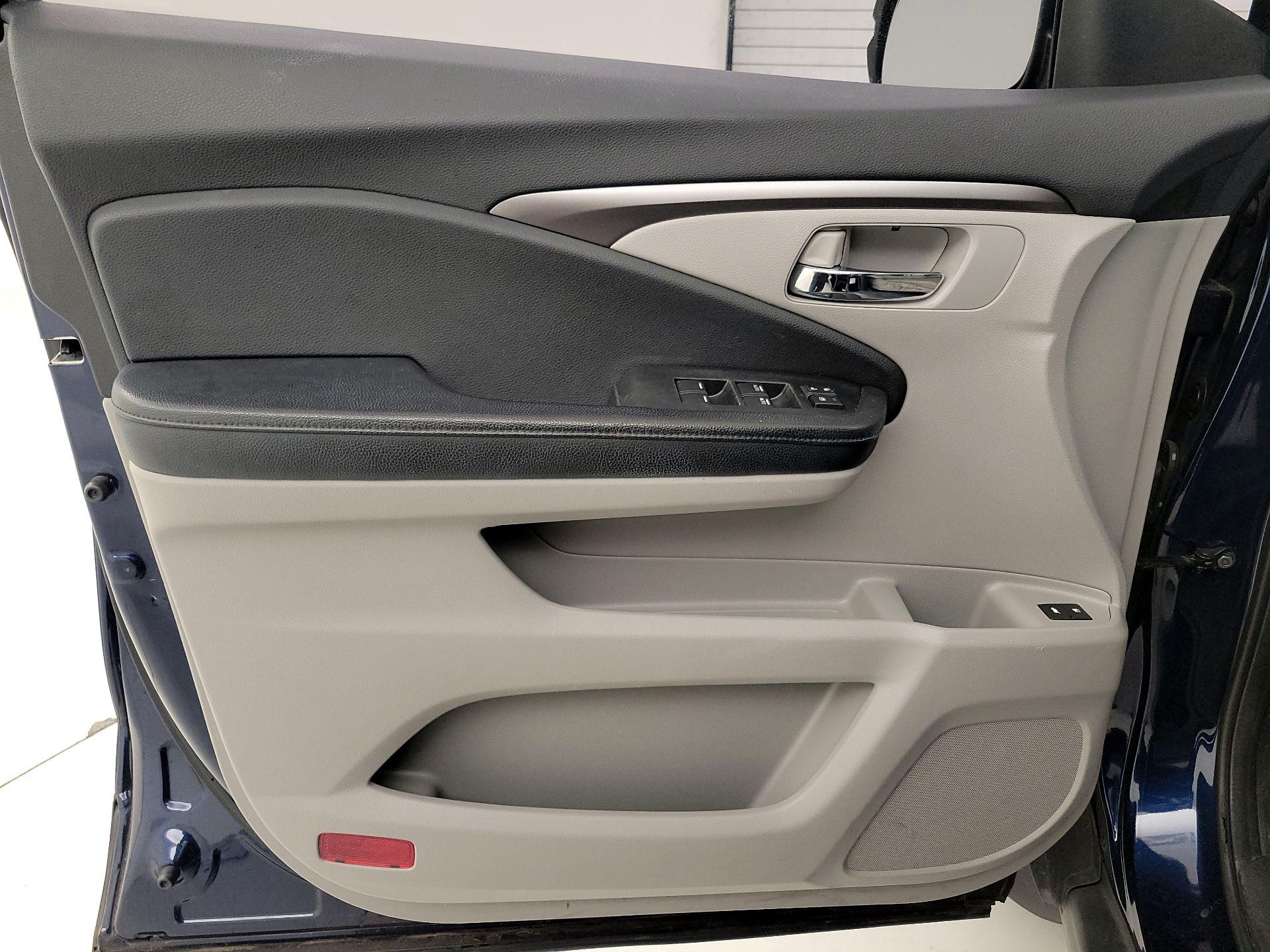 Thumbnail: 2018 Honda Pilot - 12