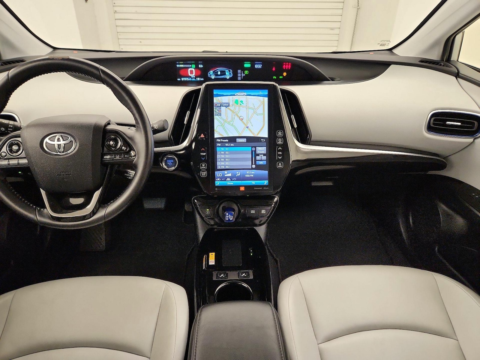 2022 Toyota Prius Limited - Photo 10