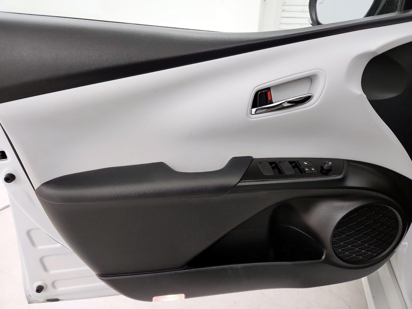 2022 Toyota Prius Limited - Photo 13
