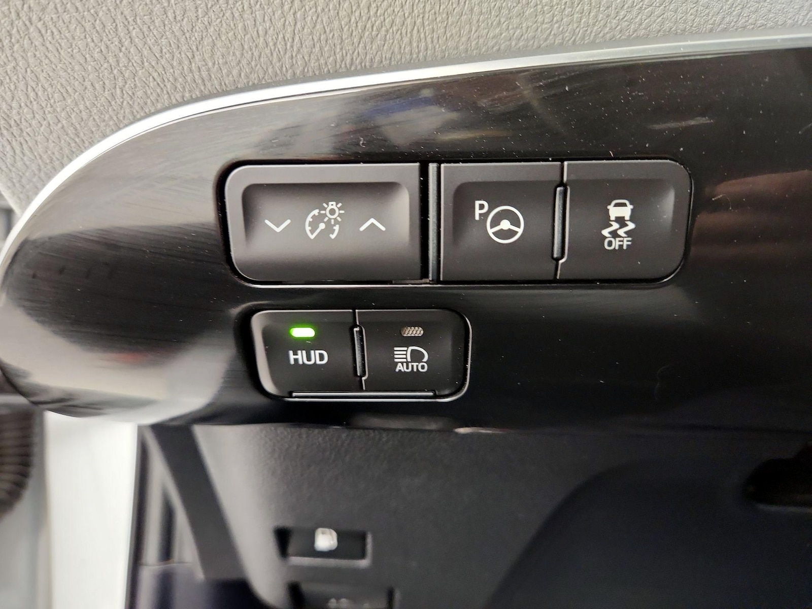 2022 Toyota Prius Limited - Photo 14