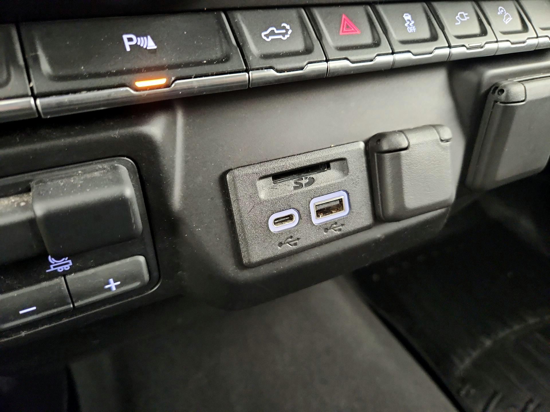 Thumbnail: 2020 Chevrolet Silverado 3500 - 16