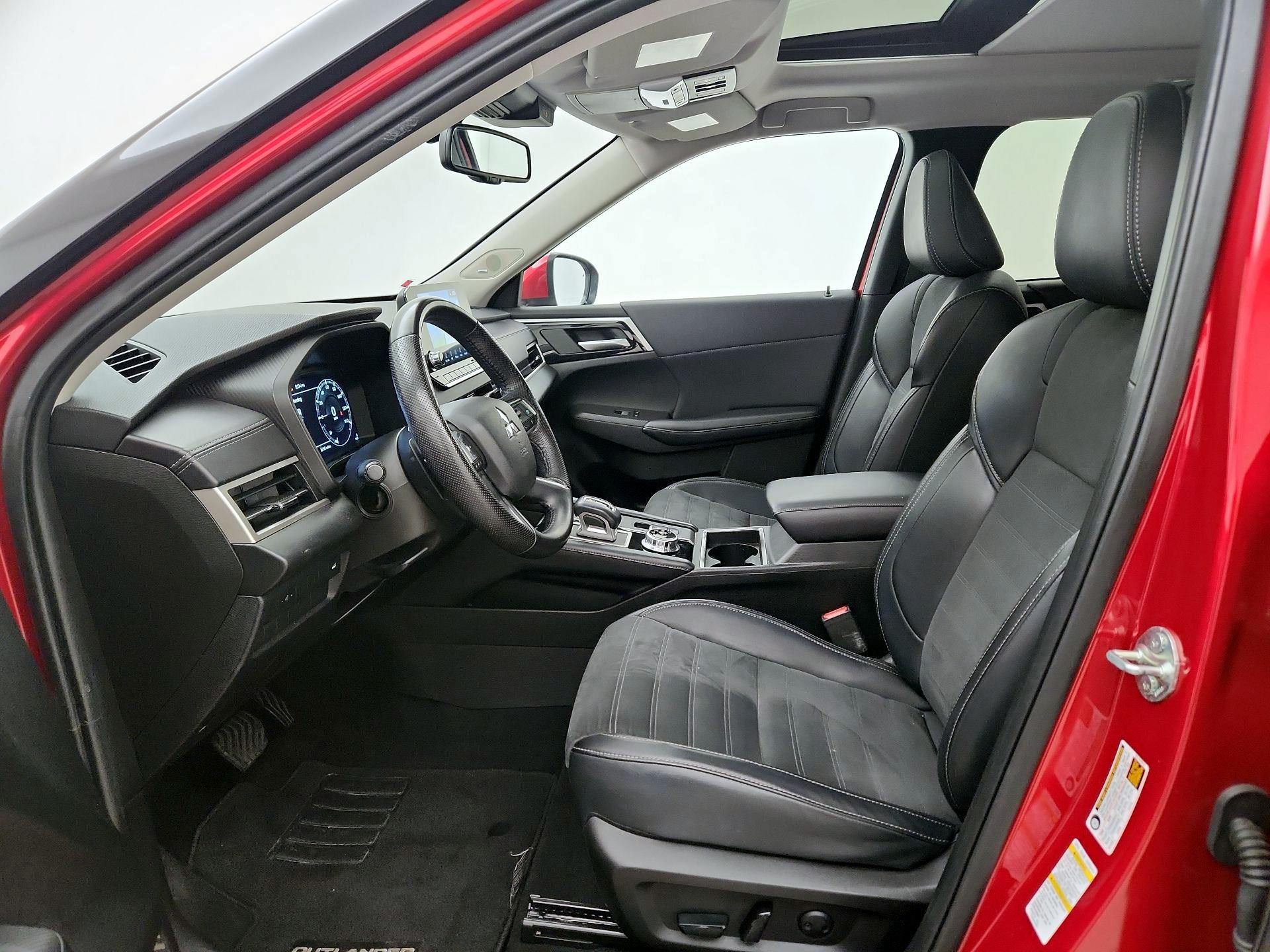 Thumbnail: 2024 Mitsubishi Outlander - 11