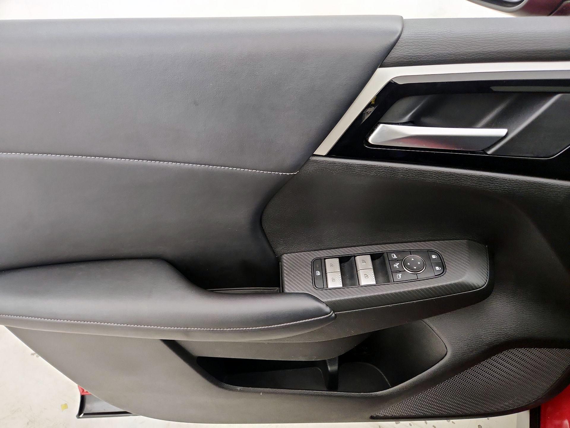 Thumbnail: 2024 Mitsubishi Outlander - 12