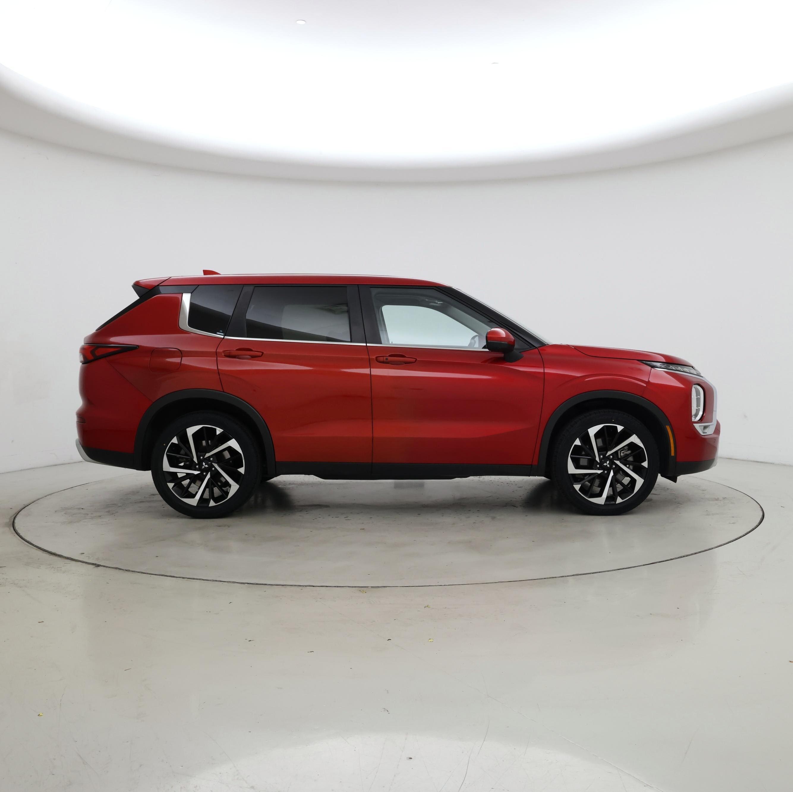 Thumbnail: 2024 Mitsubishi Outlander - 7