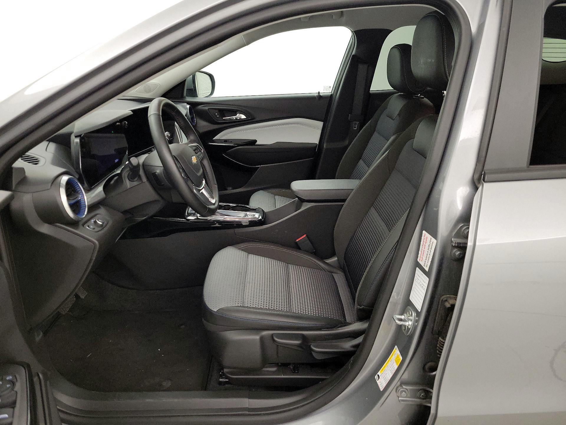 Thumbnail: 2025 Chevrolet Trax - 11