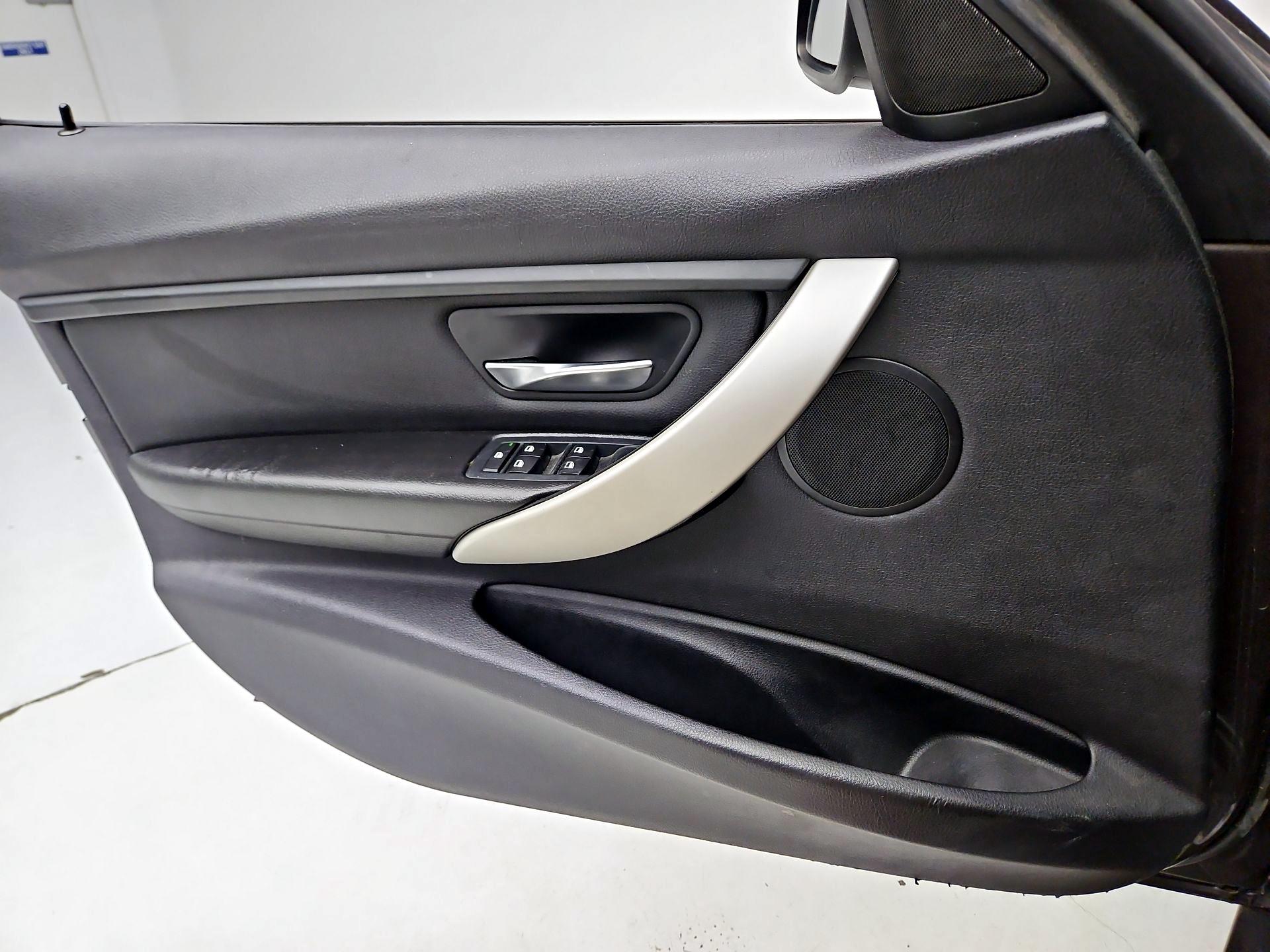 Thumbnail: 2015 BMW 3 Series - 12