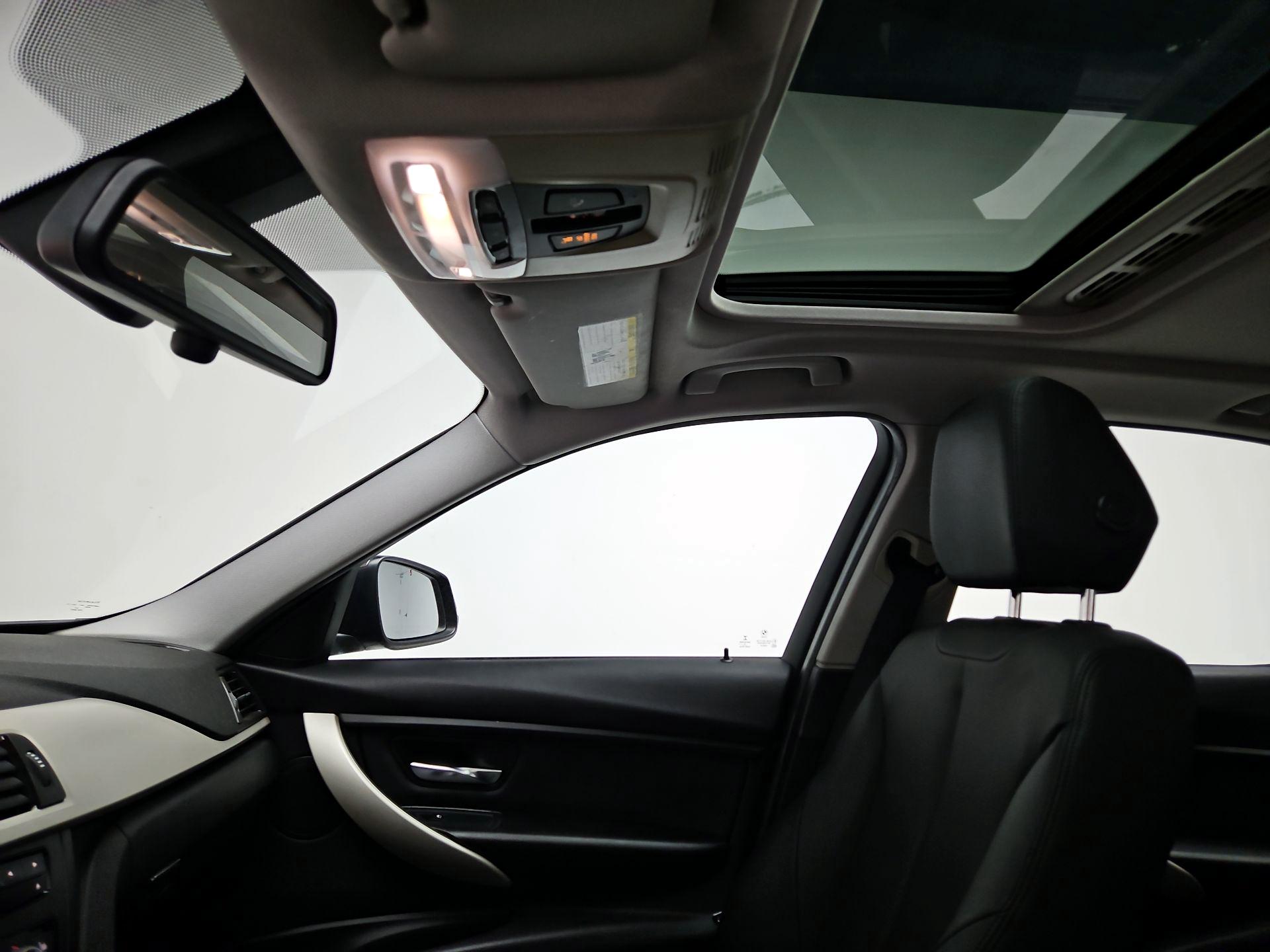 Thumbnail: 2015 BMW 3 Series - 18