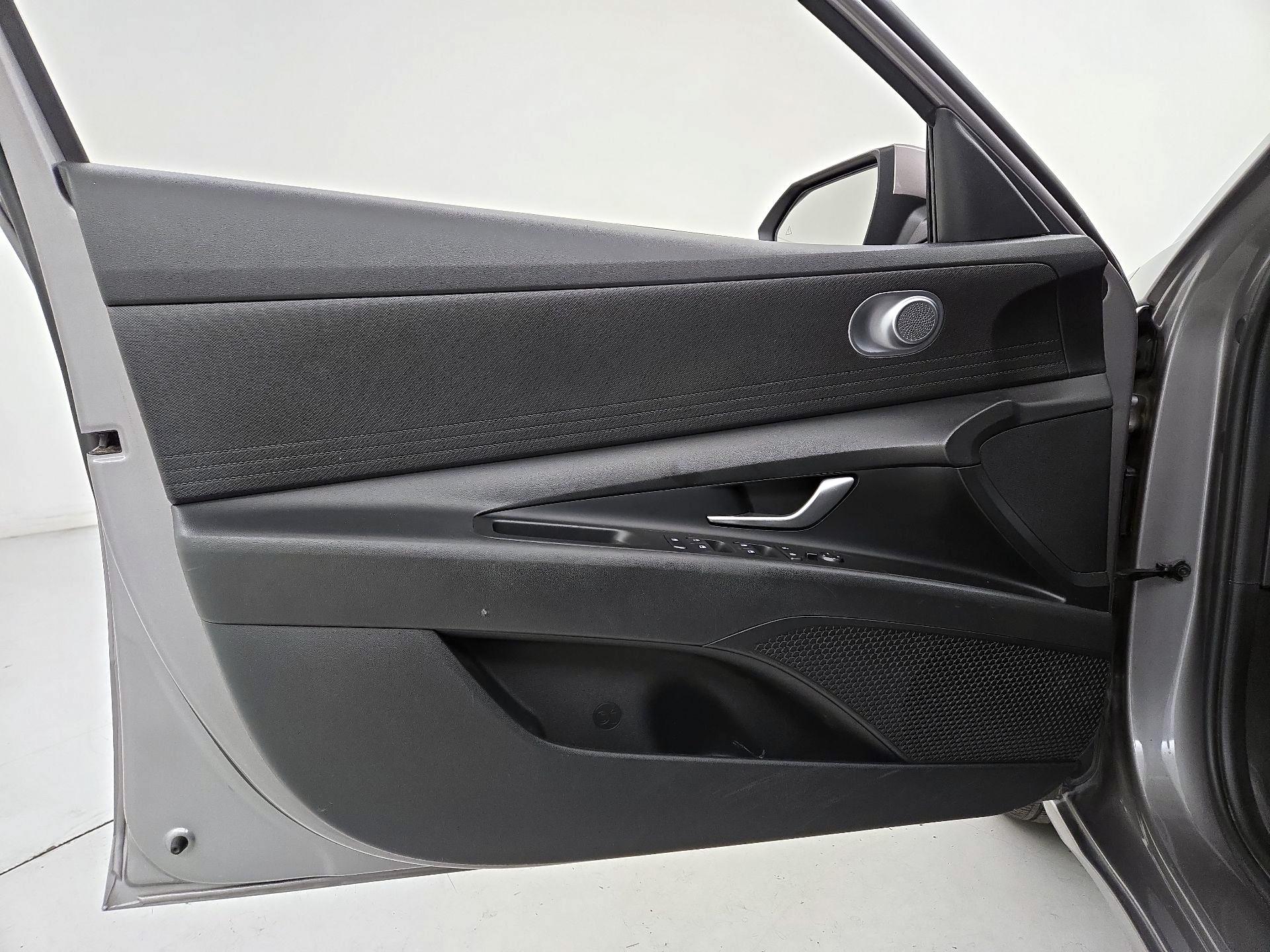 Thumbnail: 2023 Hyundai Elantra - 10