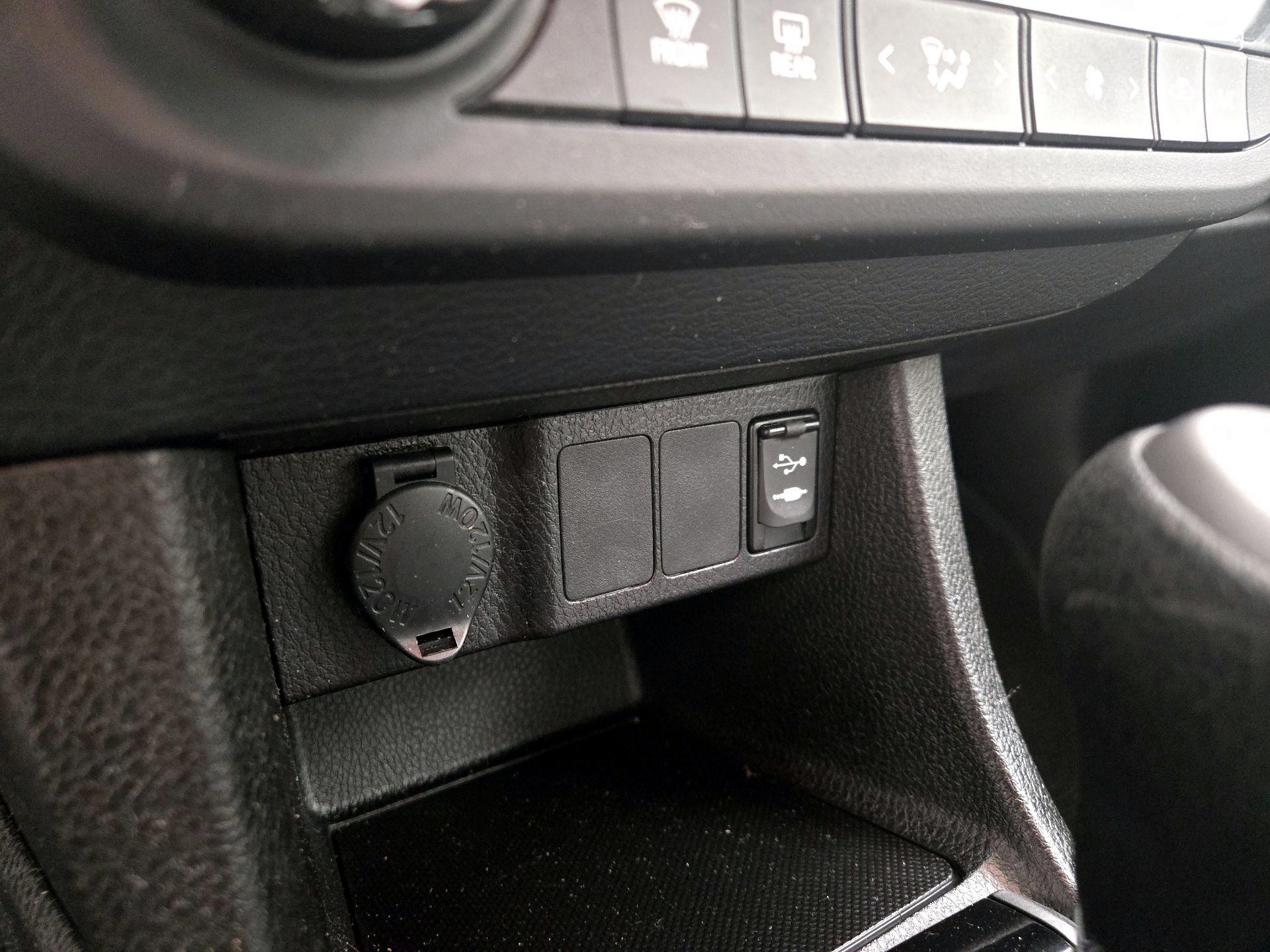 Thumbnail: 2016 Toyota Corolla - 18