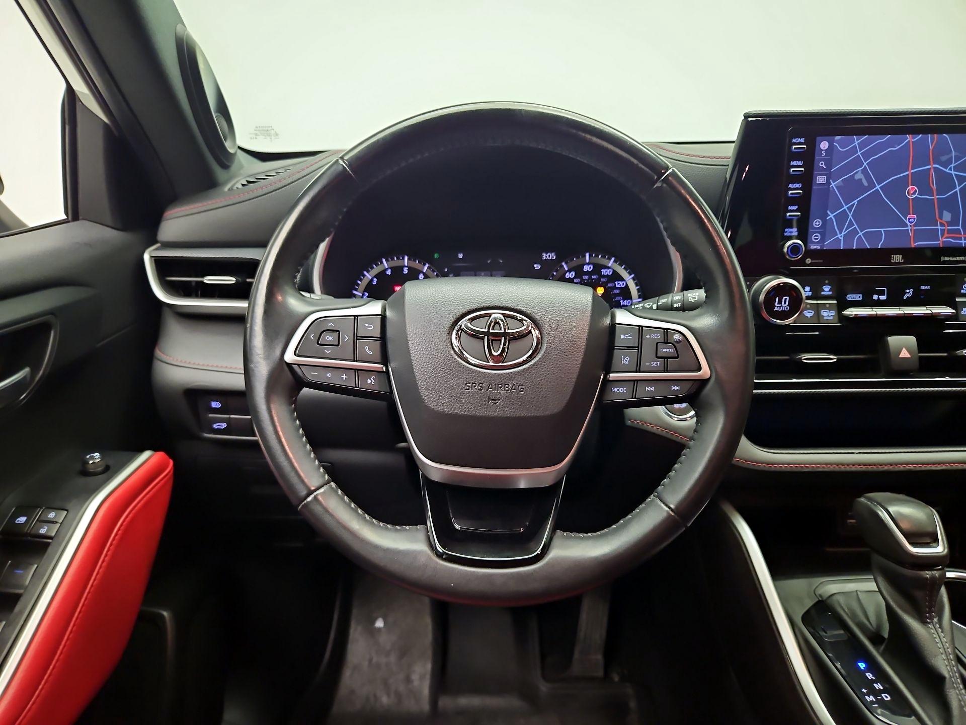 Thumbnail: 2022 Toyota Highlander - 10