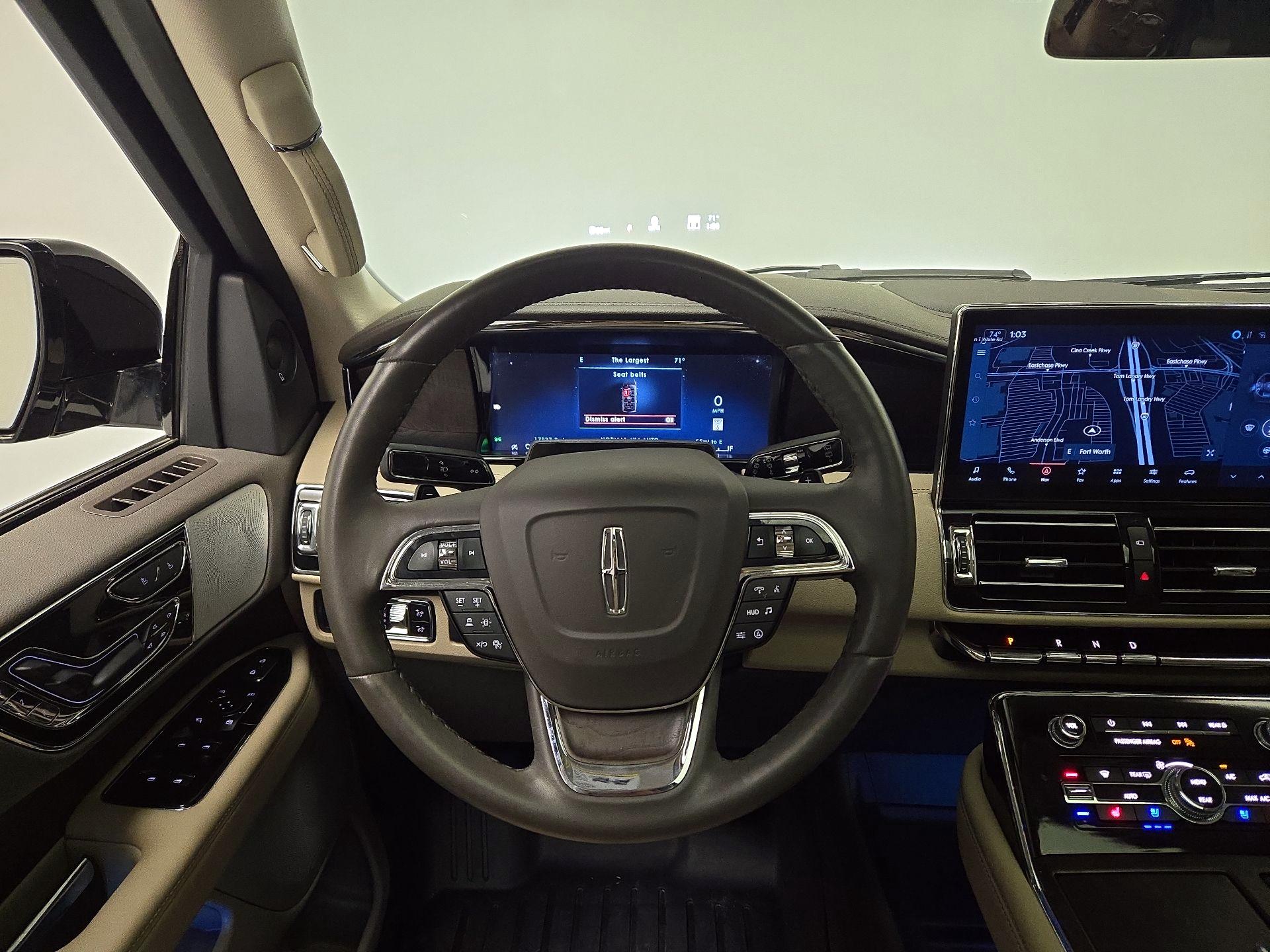 Thumbnail: 2024 Lincoln Navigator L - 10
