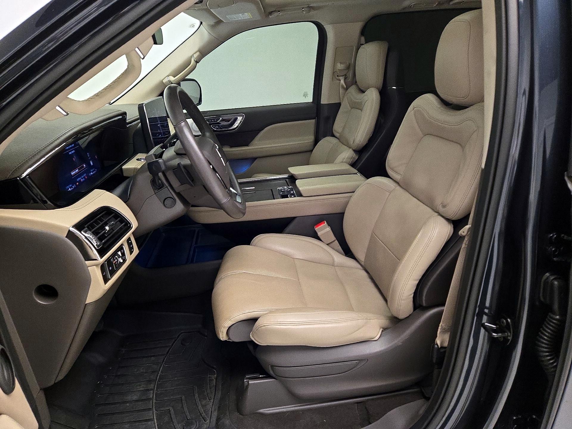 Thumbnail: 2024 Lincoln Navigator L - 11