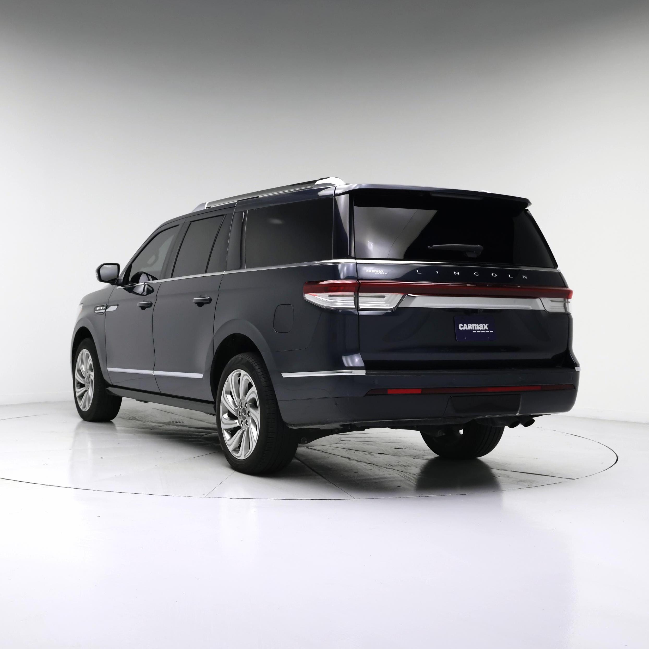Thumbnail: 2024 Lincoln Navigator L - 2