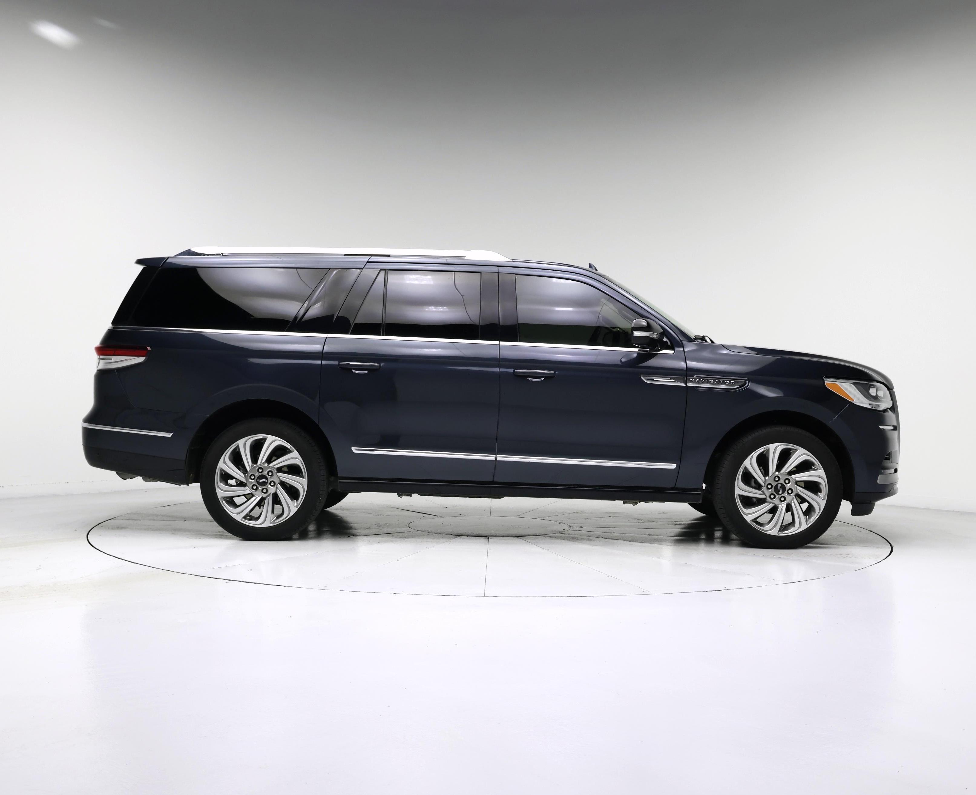 Thumbnail: 2024 Lincoln Navigator L - 7