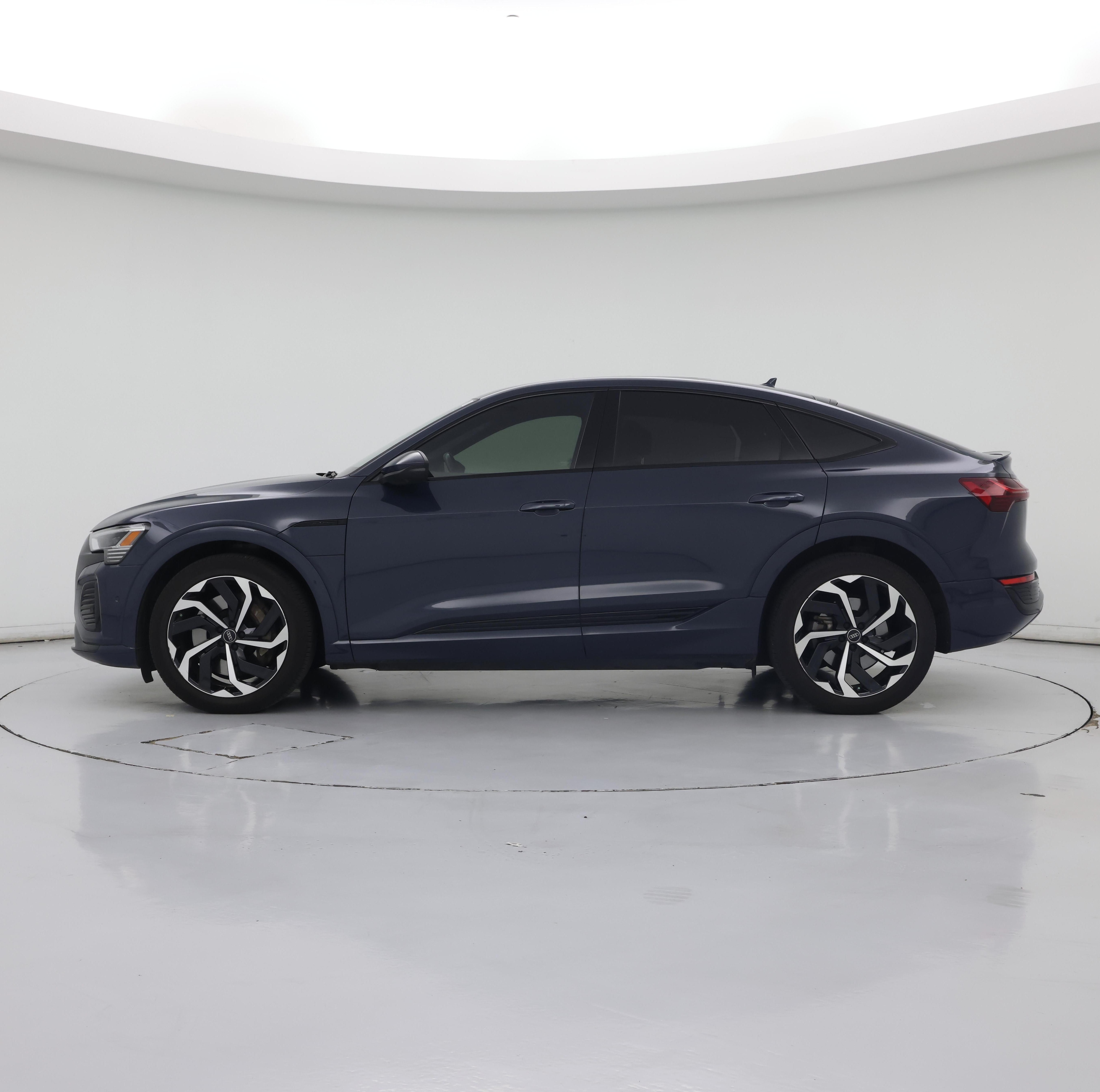 Thumbnail: 2024 Audi Q8 e-tron - 3