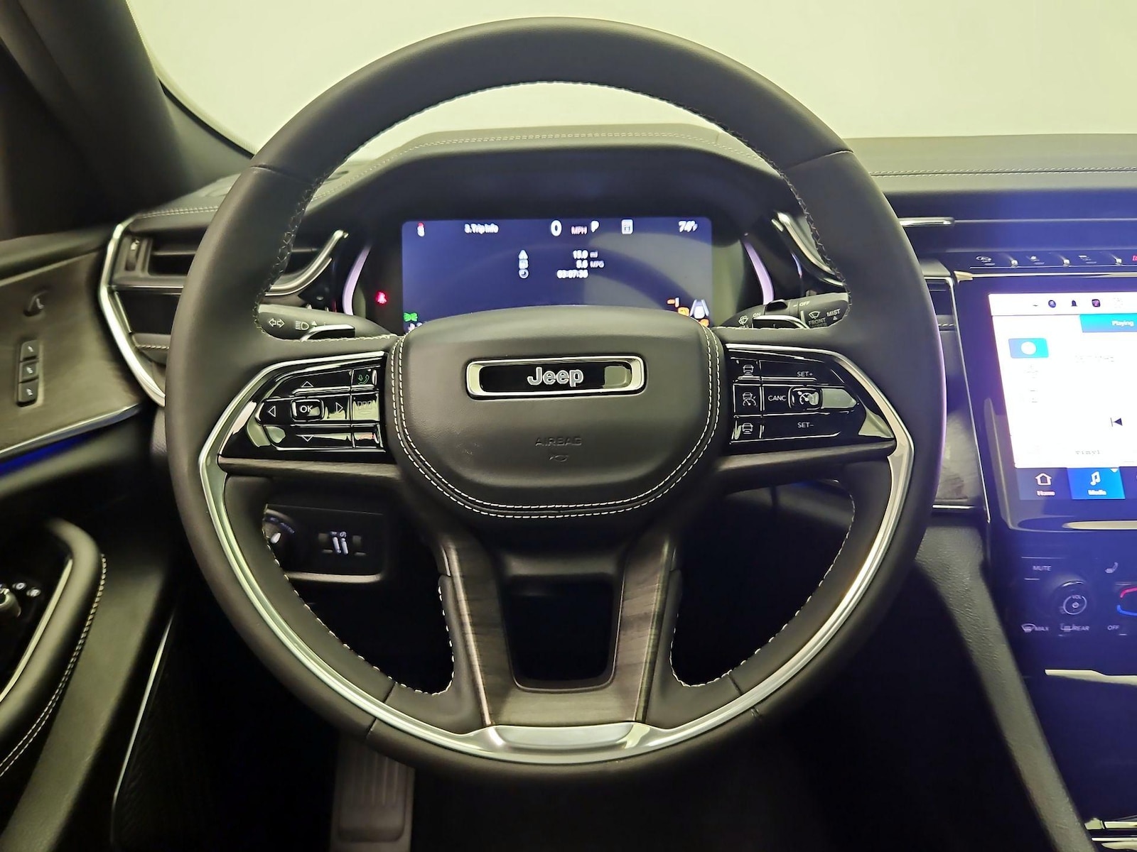 2024 Jeep Grand Cherokee Overland - Photo 11