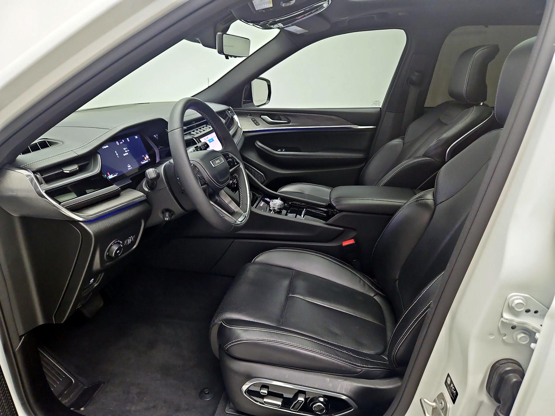 Thumbnail: 2024 Jeep Grand Cherokee - 11