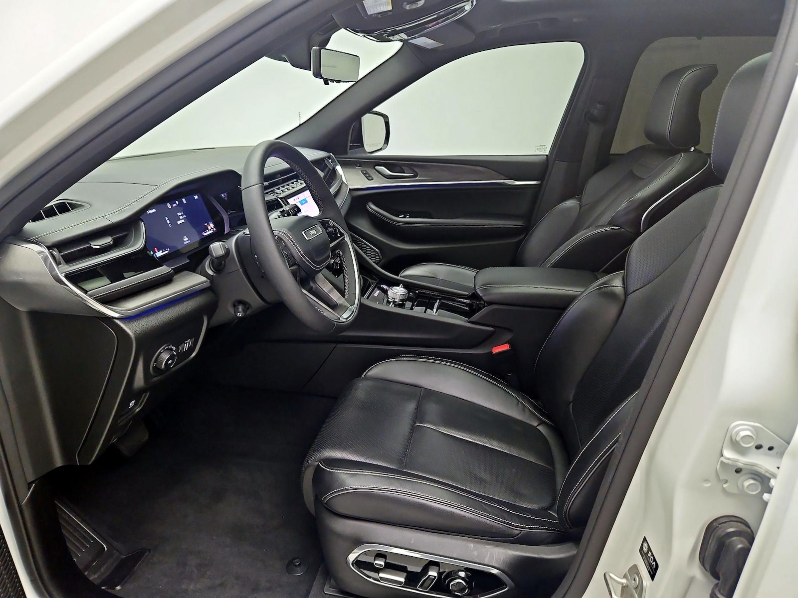 2024 Jeep Grand Cherokee Overland - Photo 12