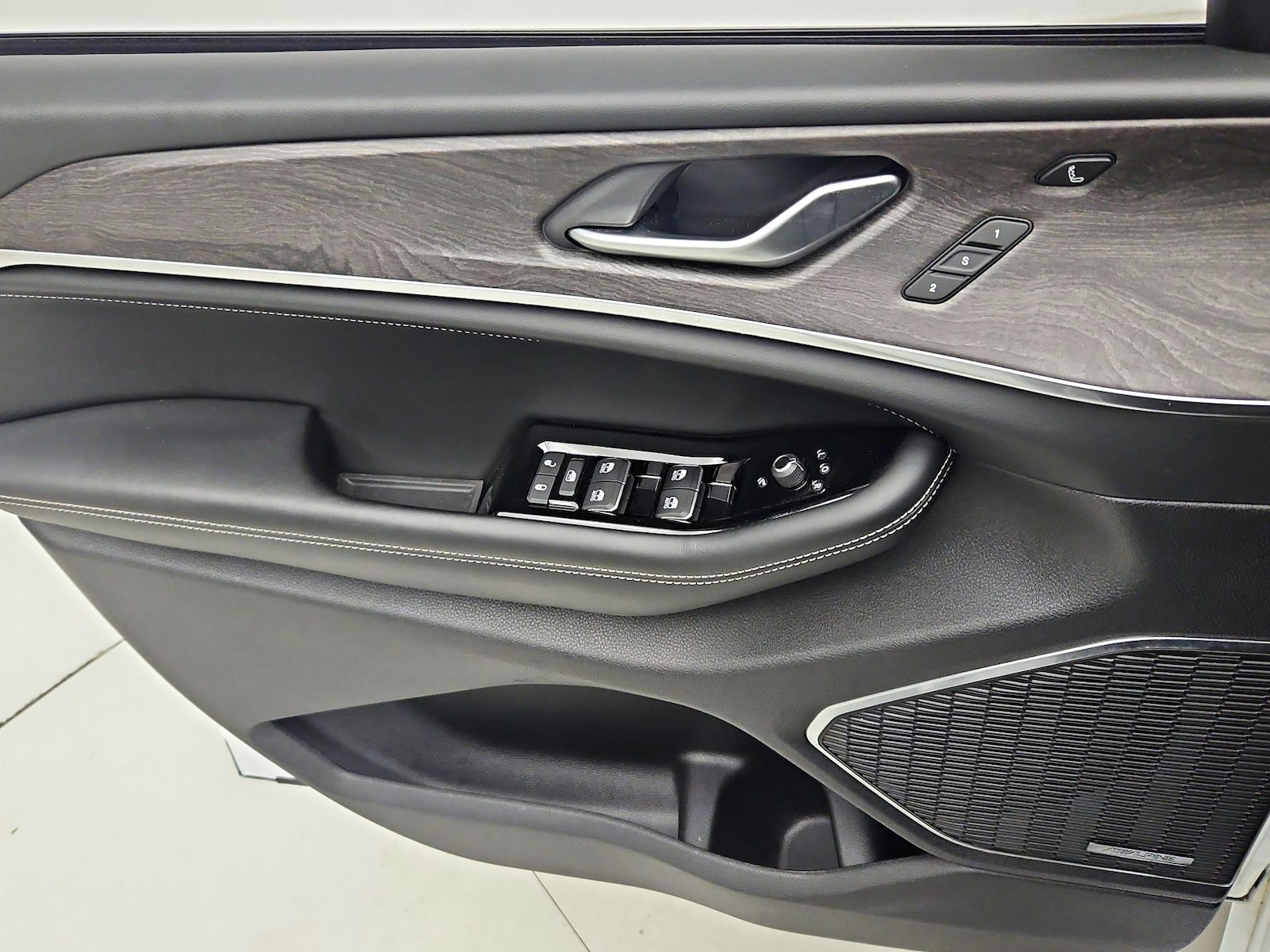 2024 Jeep Grand Cherokee Overland - Photo 13