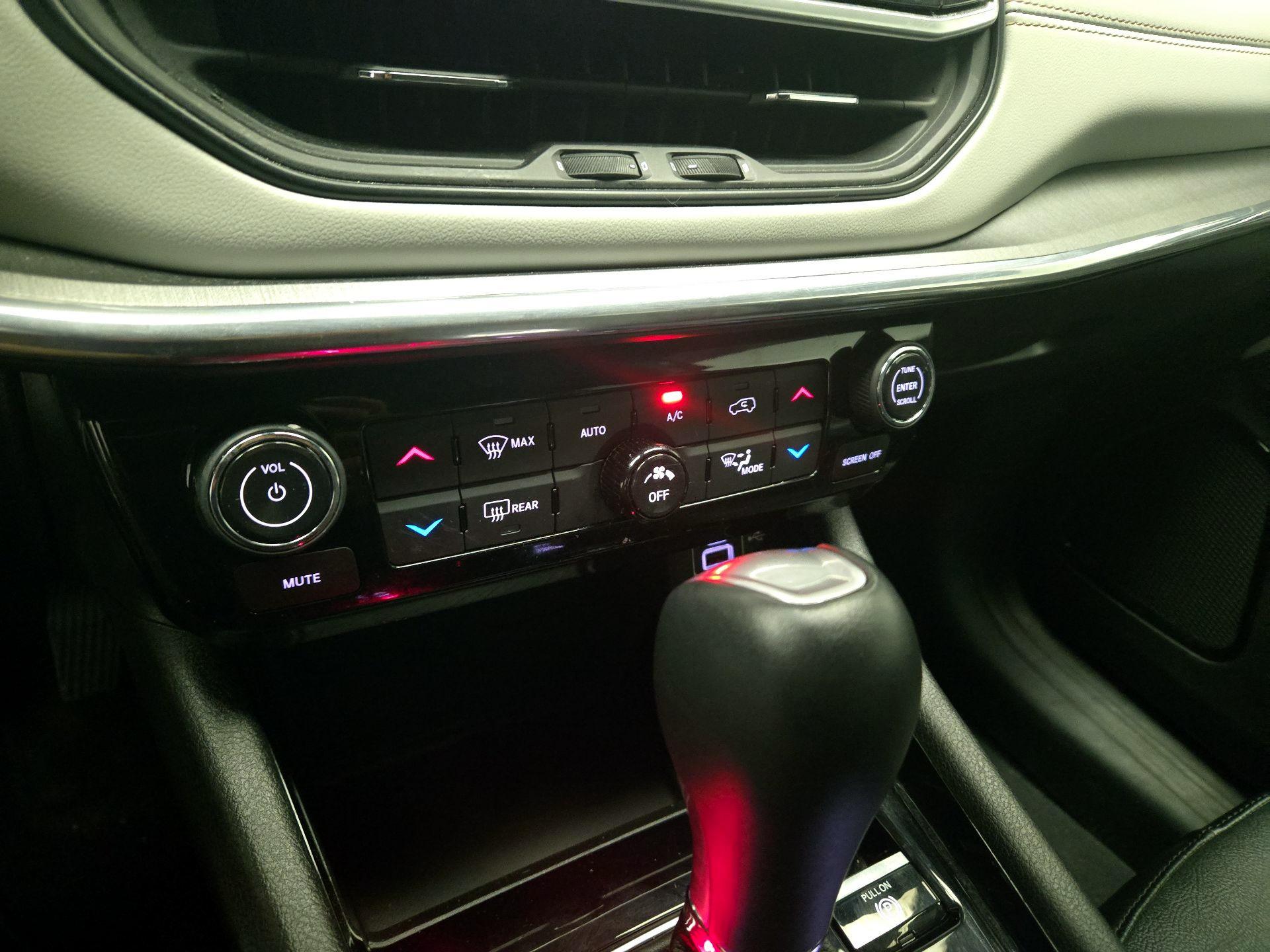 Thumbnail: 2023 Jeep Compass - 16