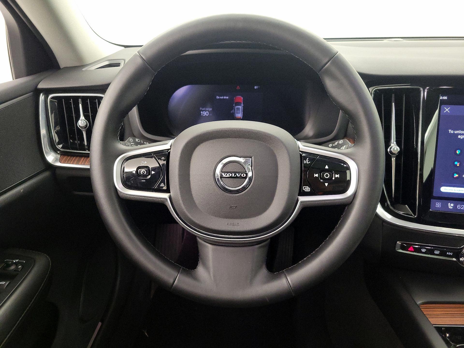 Thumbnail: 2025 Volvo S60 - 10