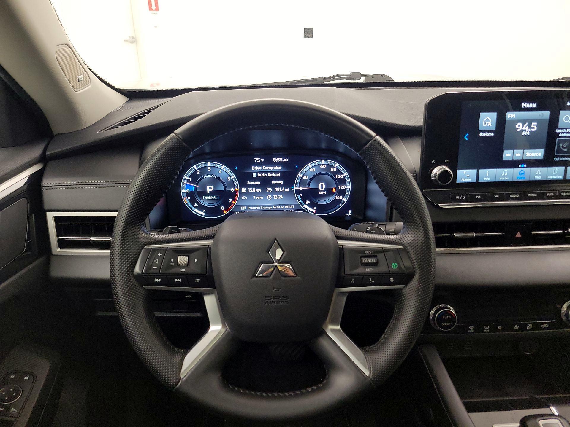 Thumbnail: 2023 Mitsubishi Outlander - 10