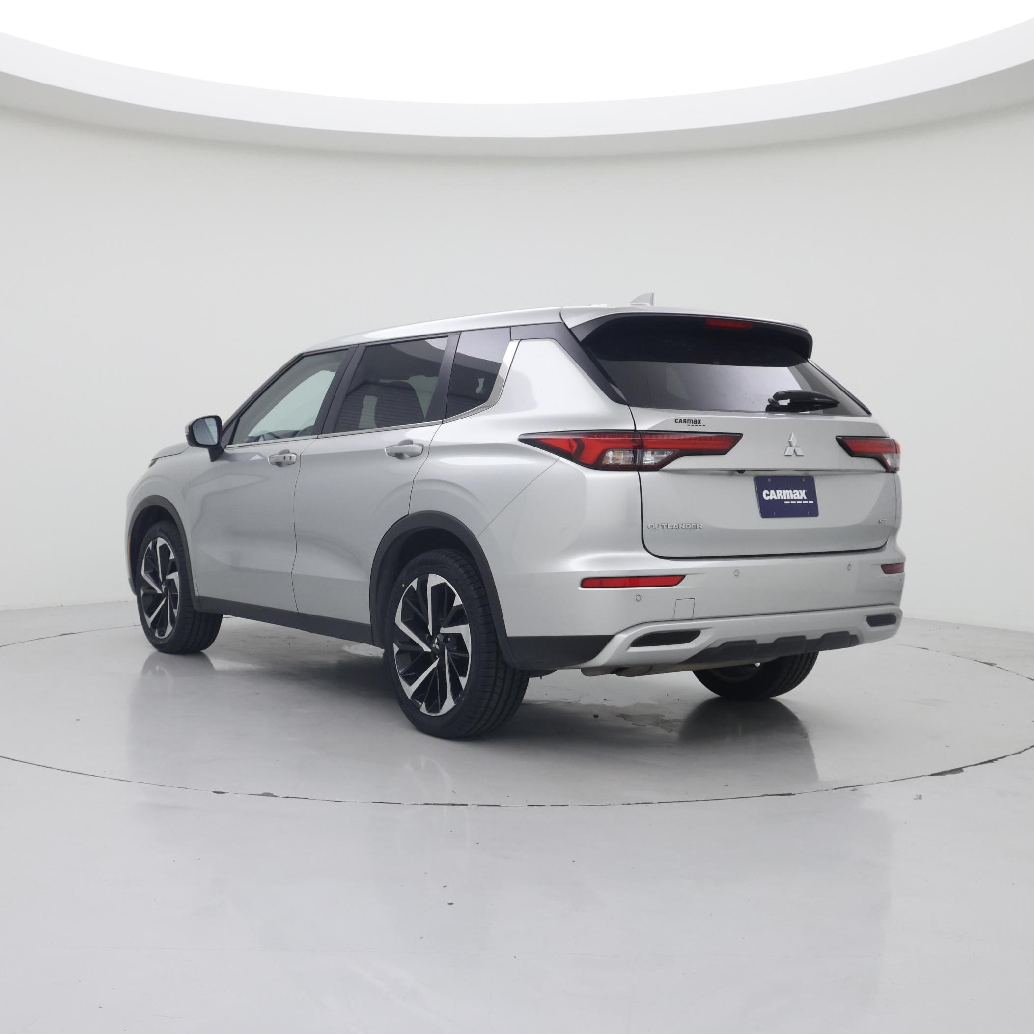 Thumbnail: 2023 Mitsubishi Outlander - 2