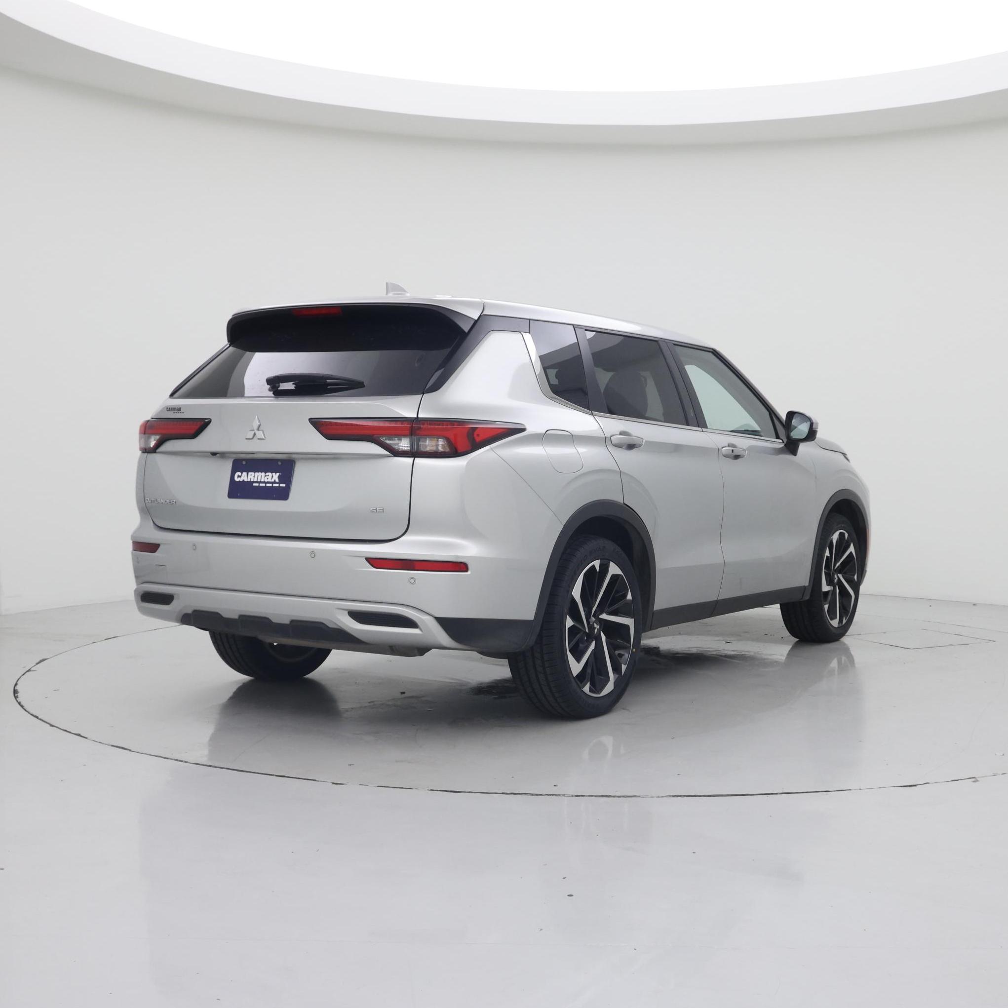 Thumbnail: 2023 Mitsubishi Outlander - 8