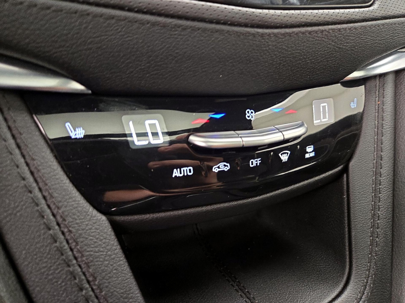 2024 Cadillac XT6 Luxury - Photo 17
