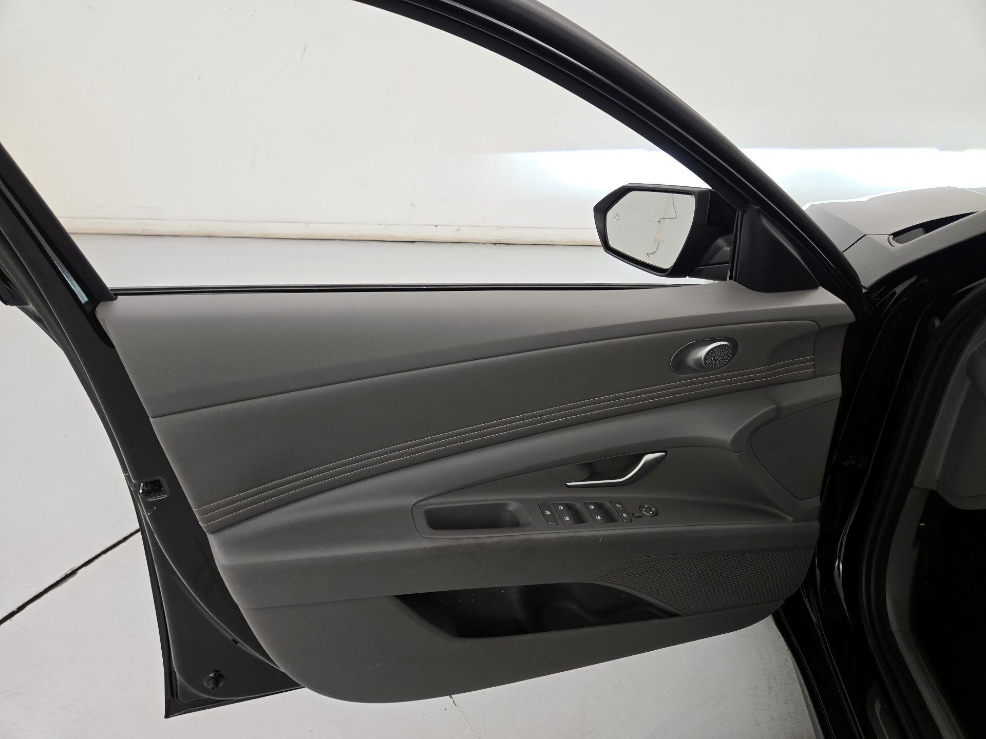 Thumbnail: 2025 Hyundai Elantra - 12