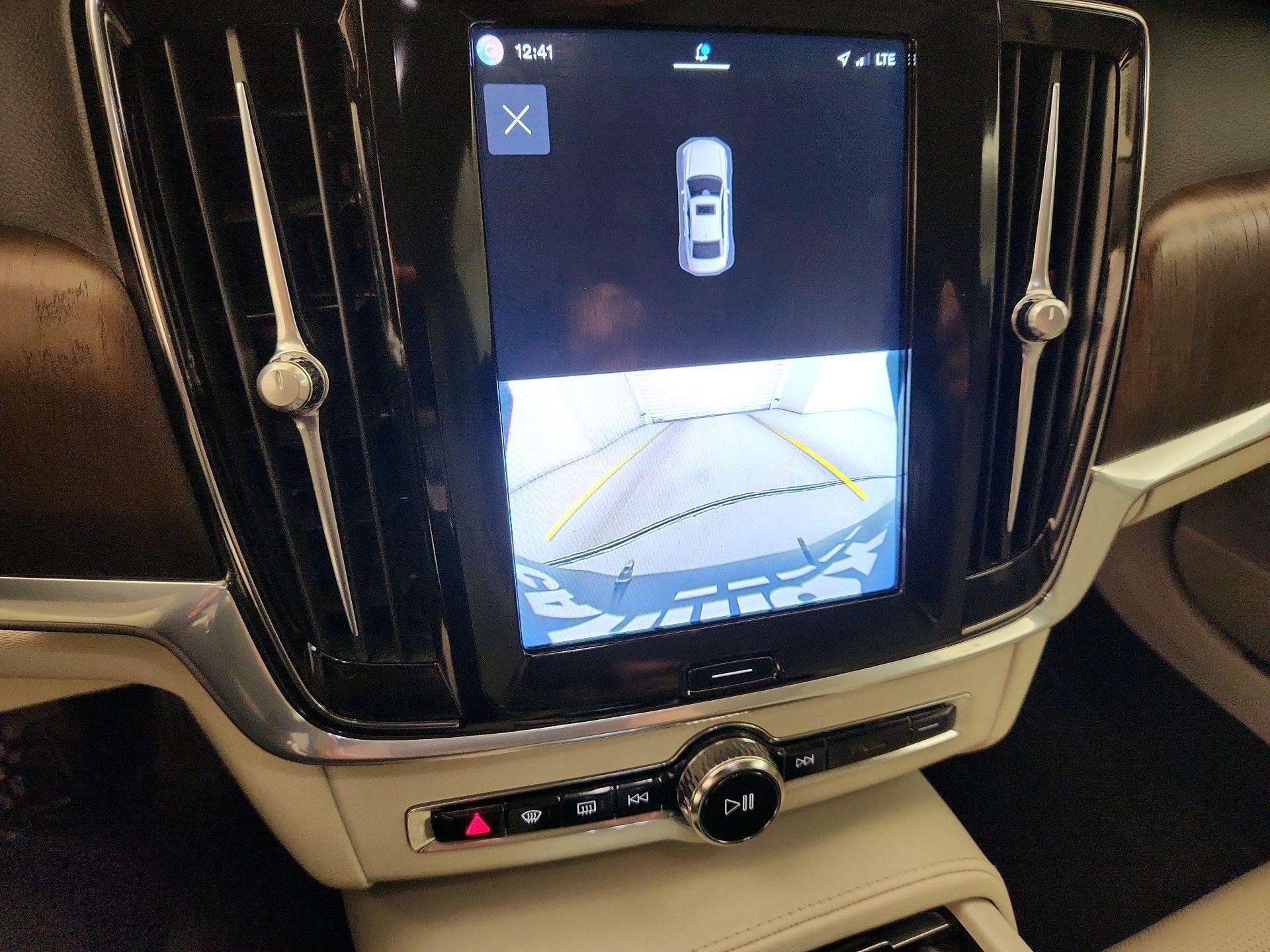 Thumbnail: 2022 Volvo S90 - 14