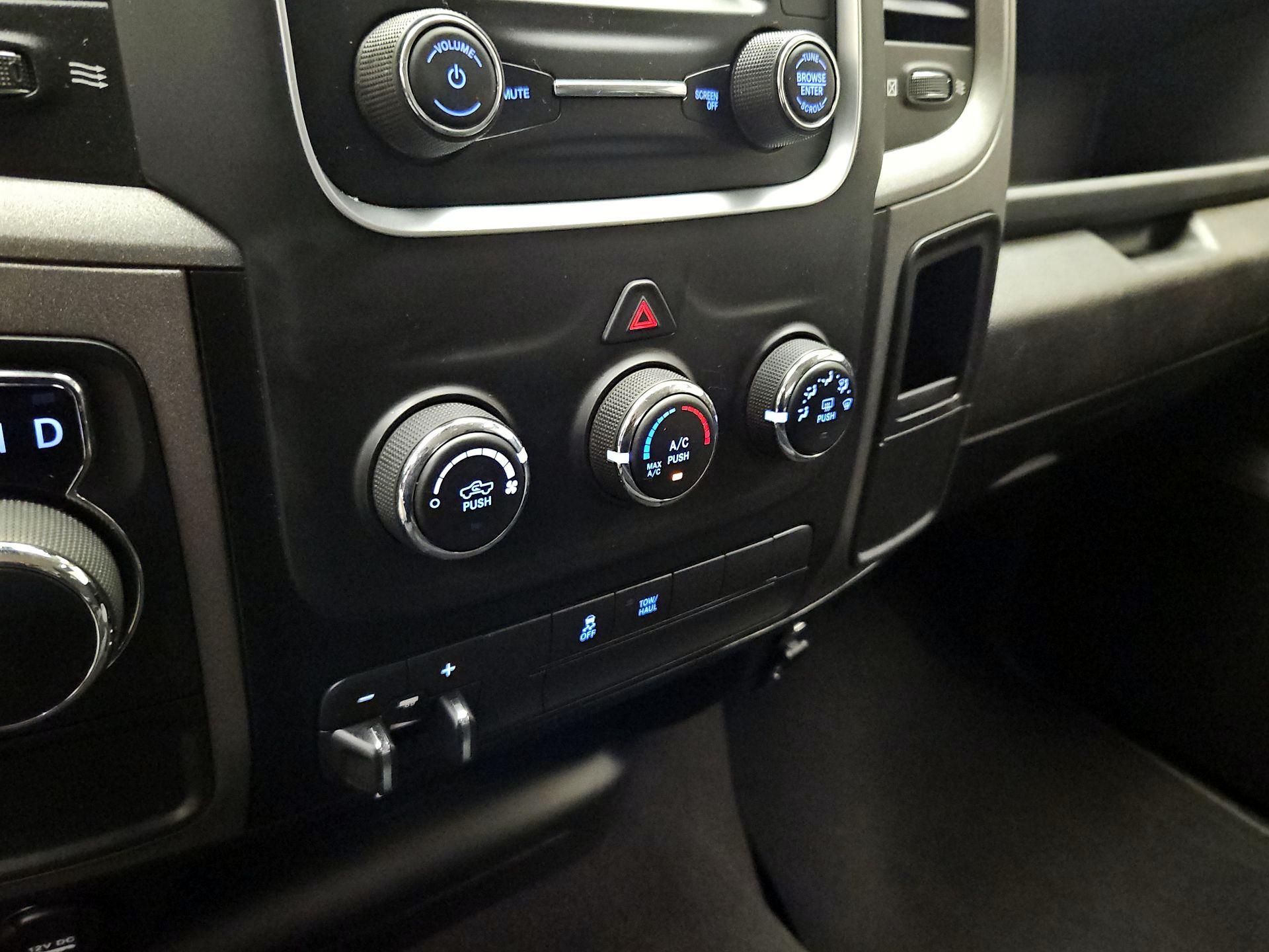 Thumbnail: 2021 RAM 1500 Classic - 16